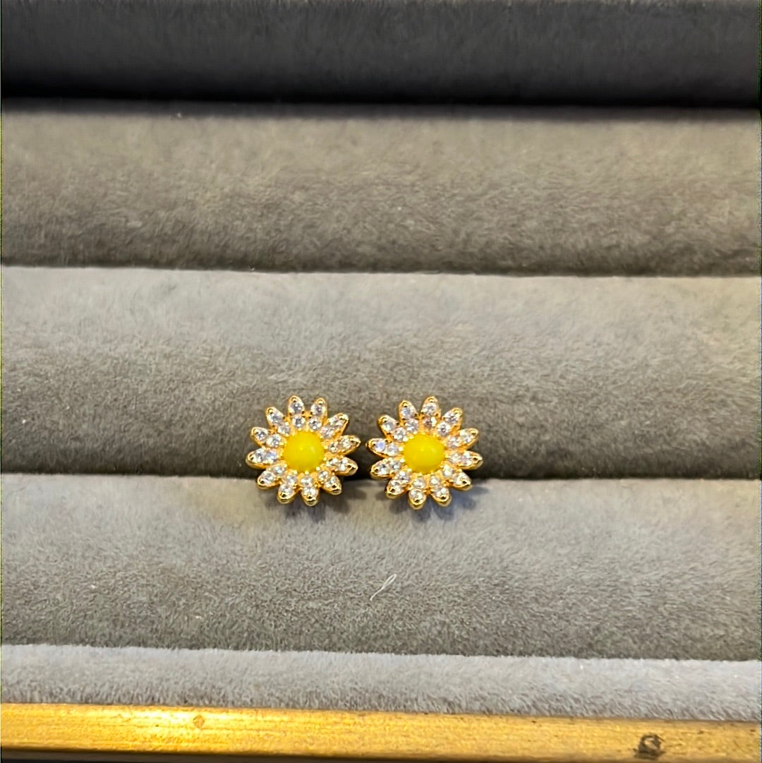 Brand New Sterling Silver Gold Plated Daisy Pave Earrings Stud