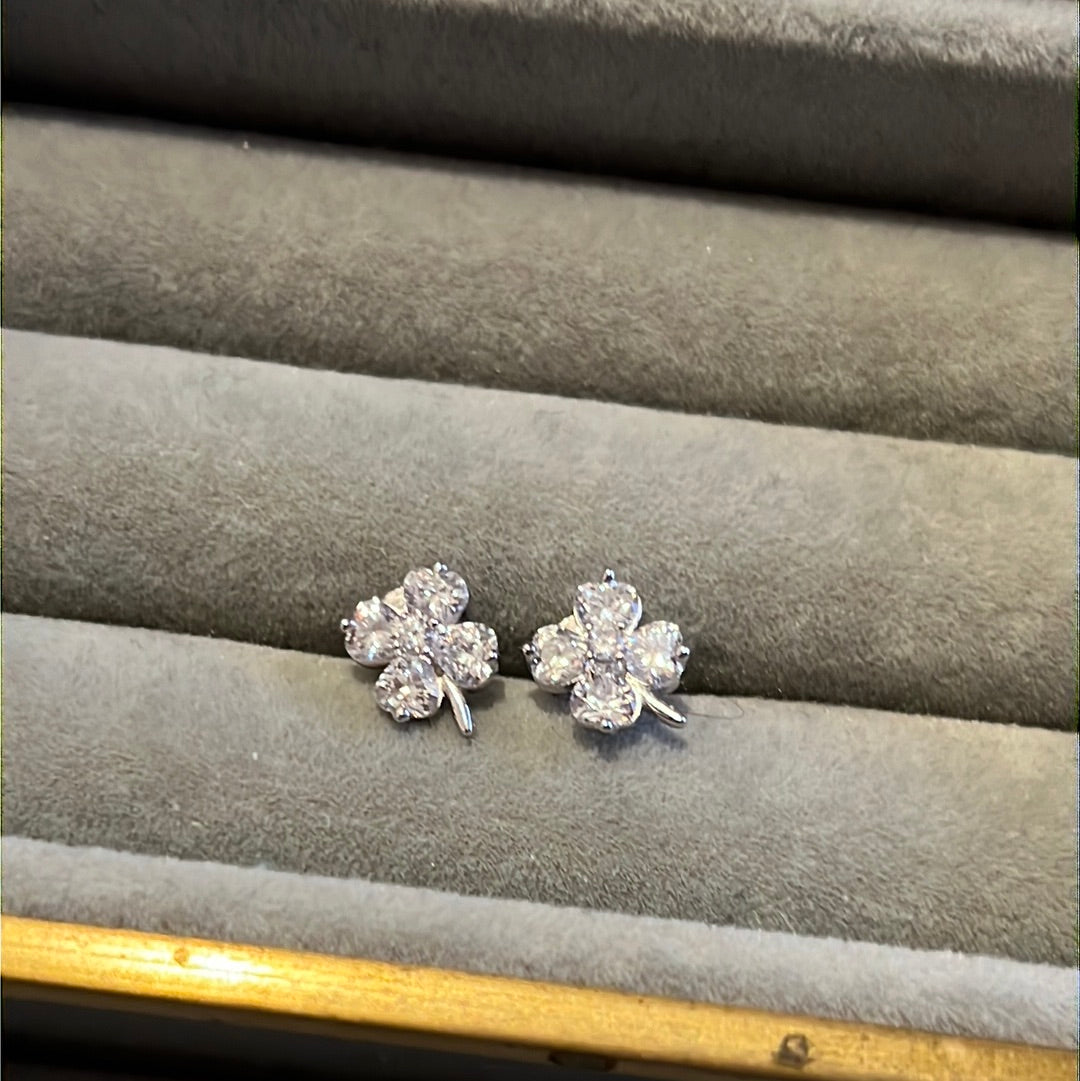 Brand New Sterling Silver Pave Cz Clear Clover Stud Earrings