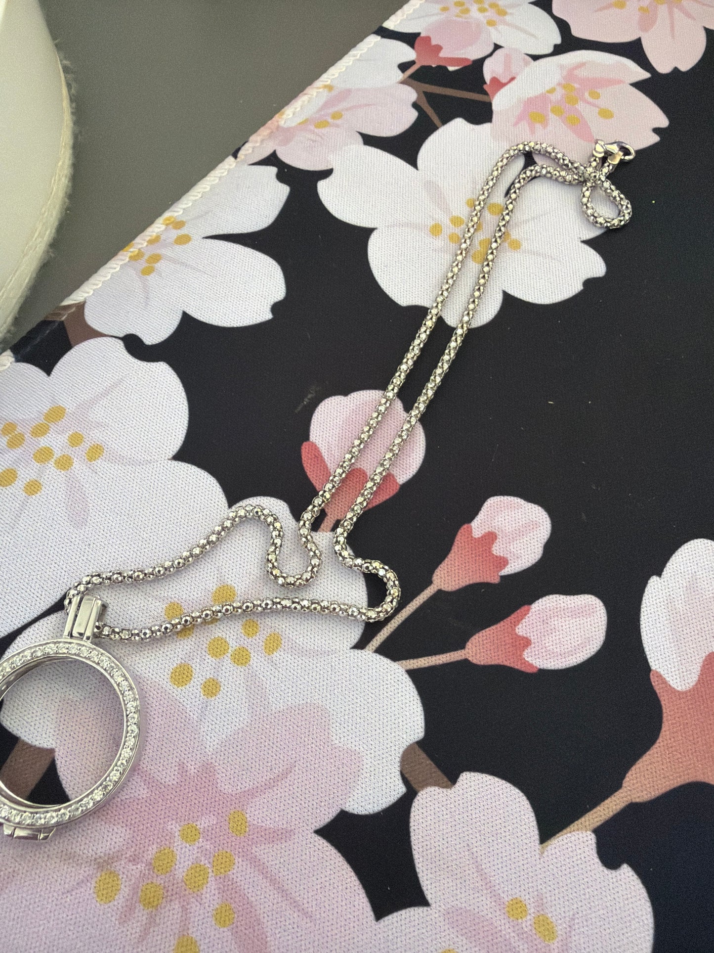 Genuine Hot Diamond Anaiz Memory/ Petite Locket Coin Keeper Circle Necklace With Hot Diamond Chain