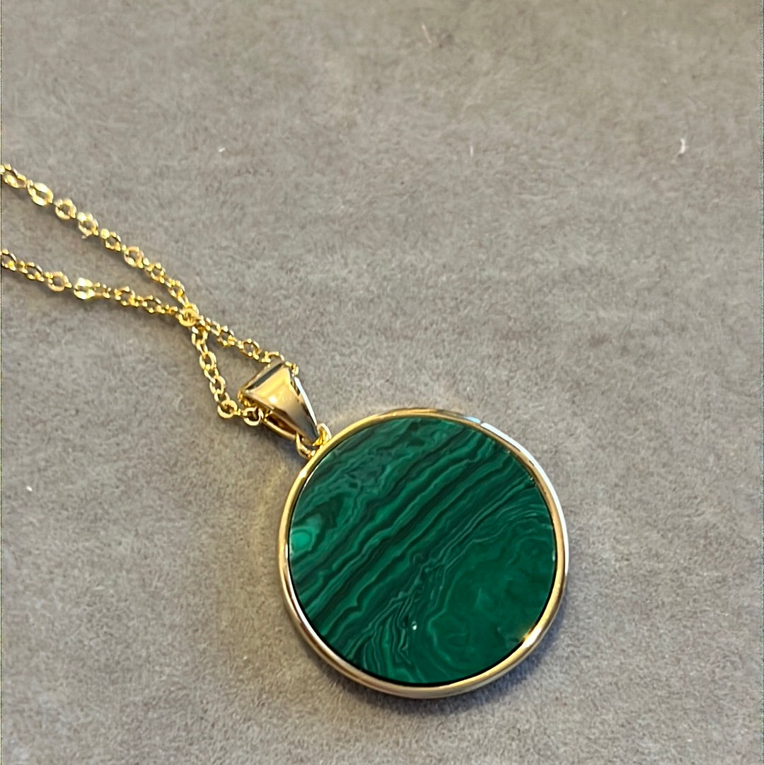 Brand New 14ct Gold Plated Lucky Elephant Necklace Green Gemstone 45cm