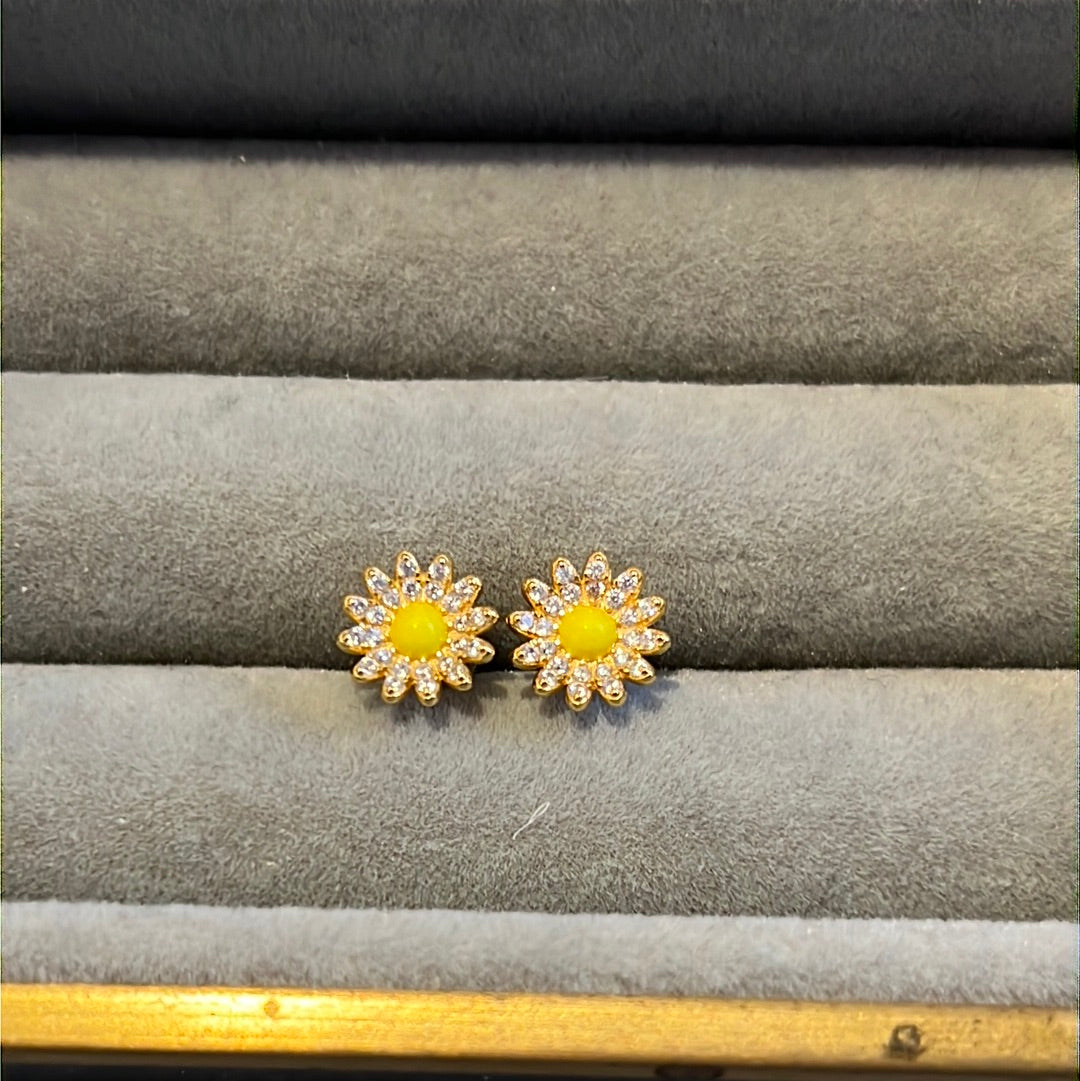 Brand New Sterling Silver Gold Plated Daisy Pave Earrings Stud