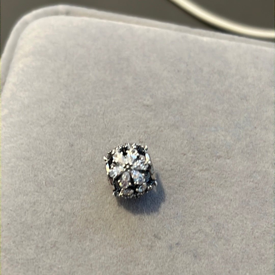 Genuine Pandora Delicate Sparkling Snowflake Flower Open Charm