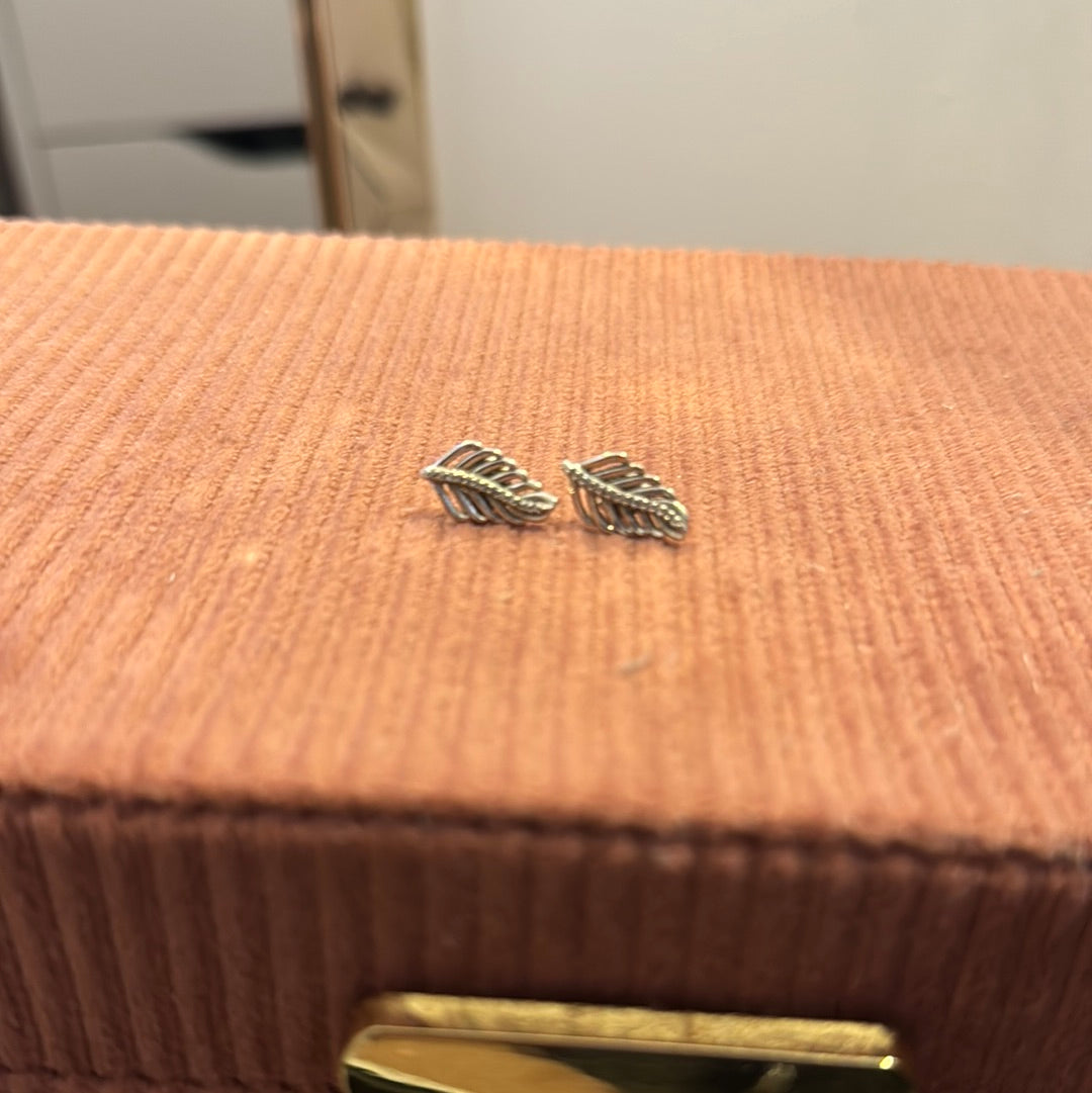 Genuine Pandora Pave Dazzling Feather Leaf Earrings Studs