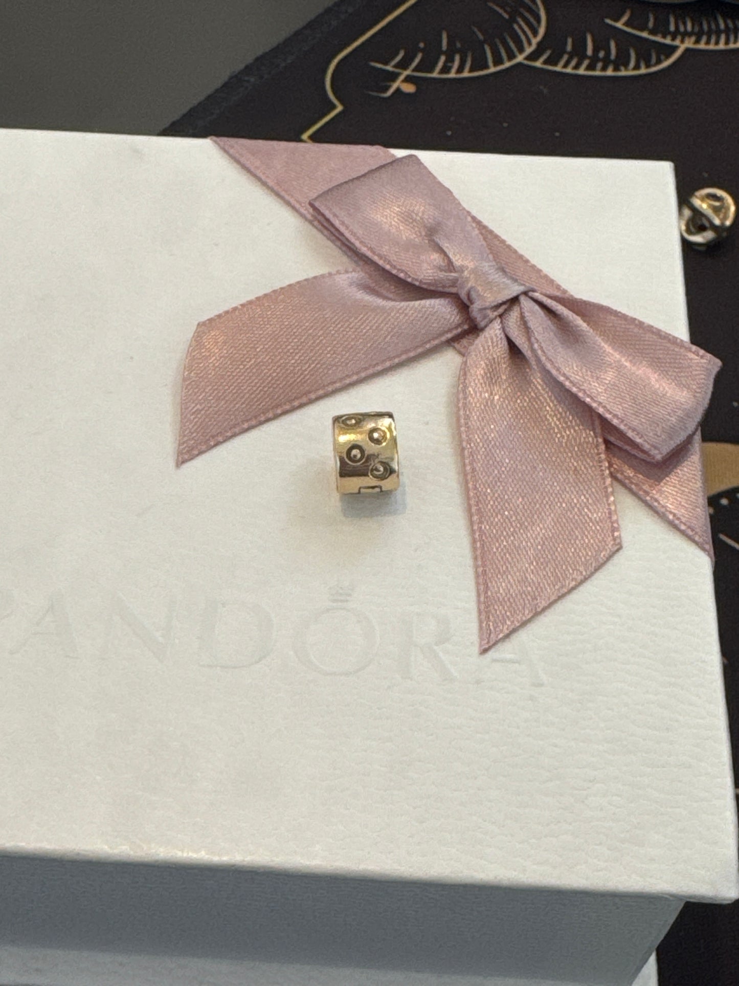 Genuine Pandora 14ct Gold Seeing Spots Circle Clip x1