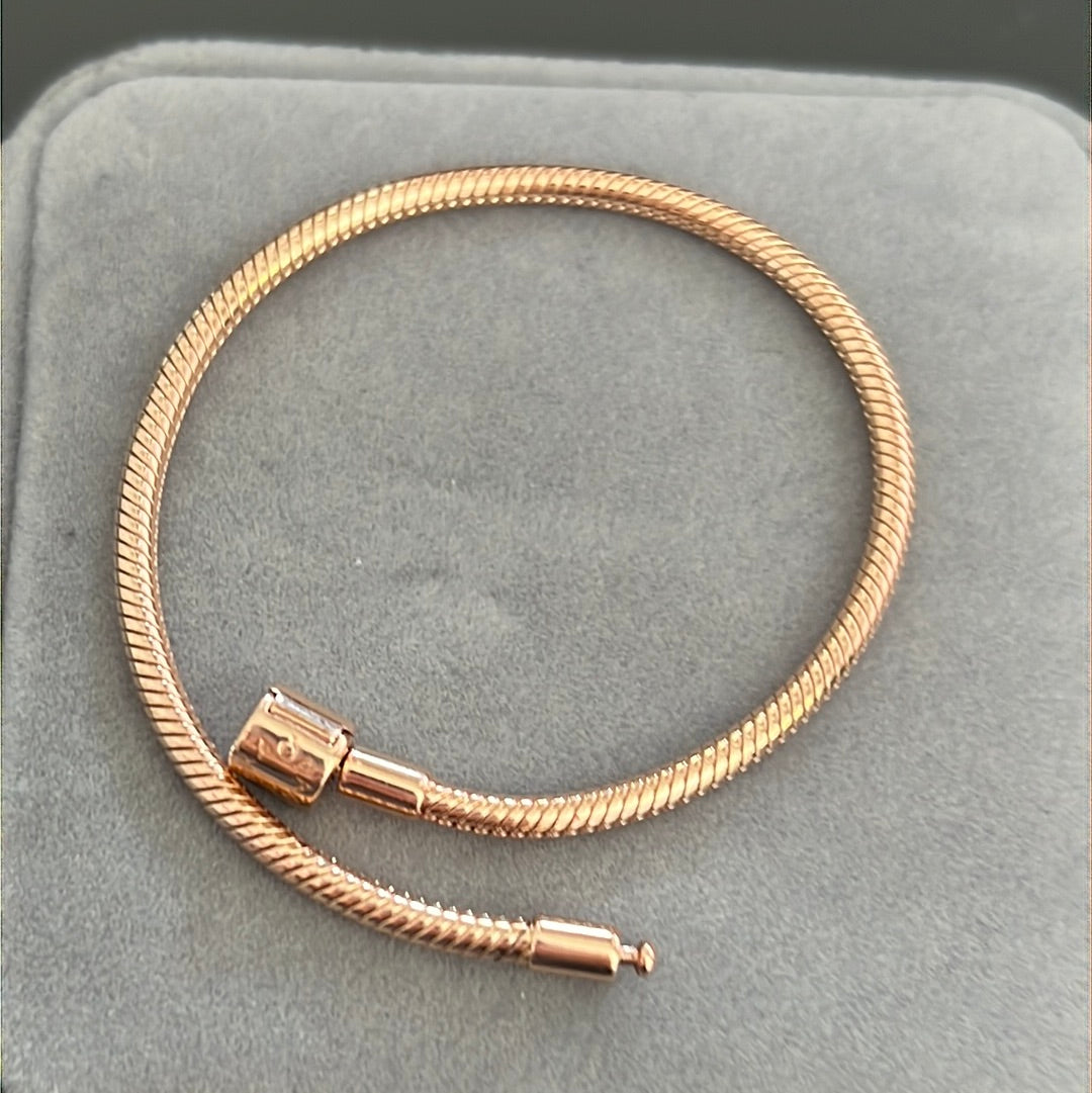 Genuine Pandora Rose Gold Bracelet Brand New 20cm