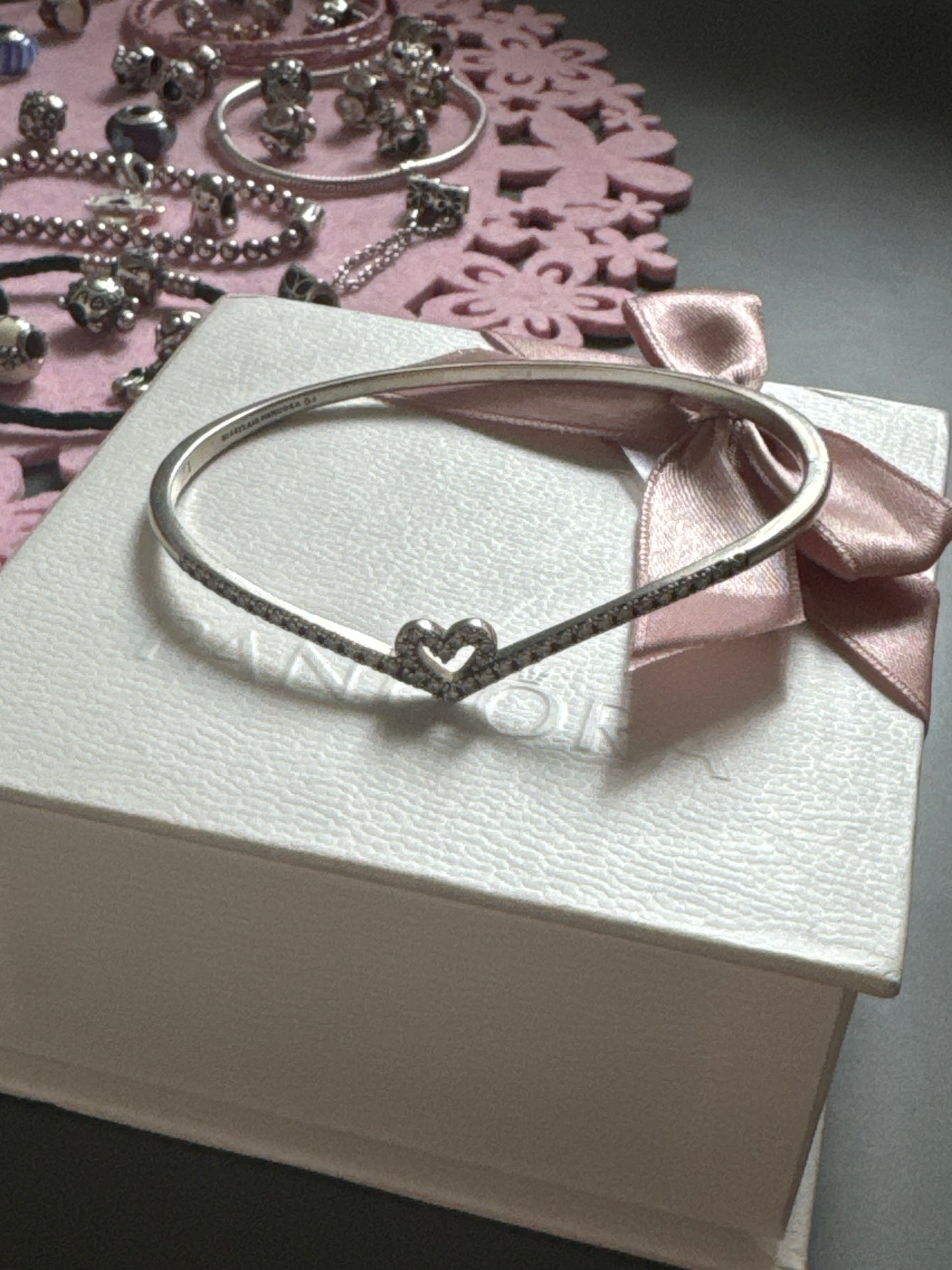 Genuine Pandora Free Hand Pave Clear Heart Bangle Size 3 21cm