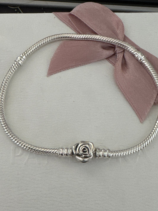 Genuine Pandora Rose in Bloom Clasp Moments Bracelet 23cm