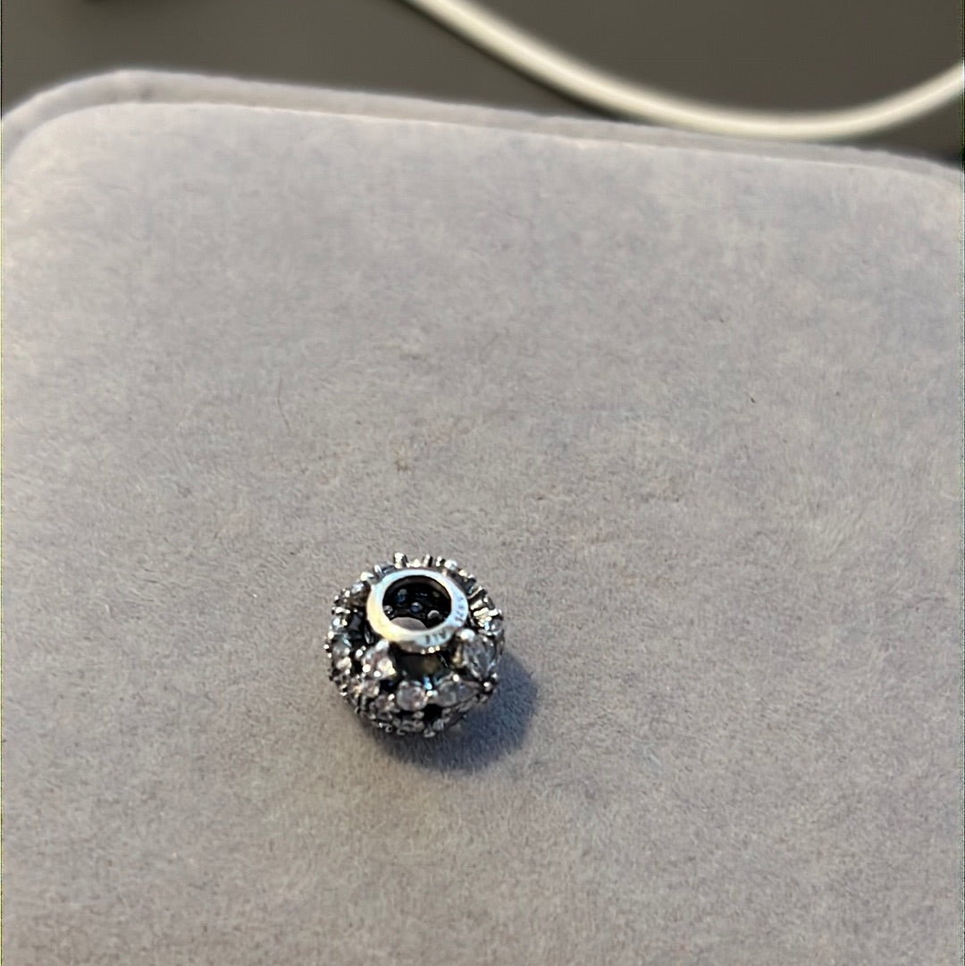 Genuine Pandora Delicate Sparkling Snowflake Flower Open Charm