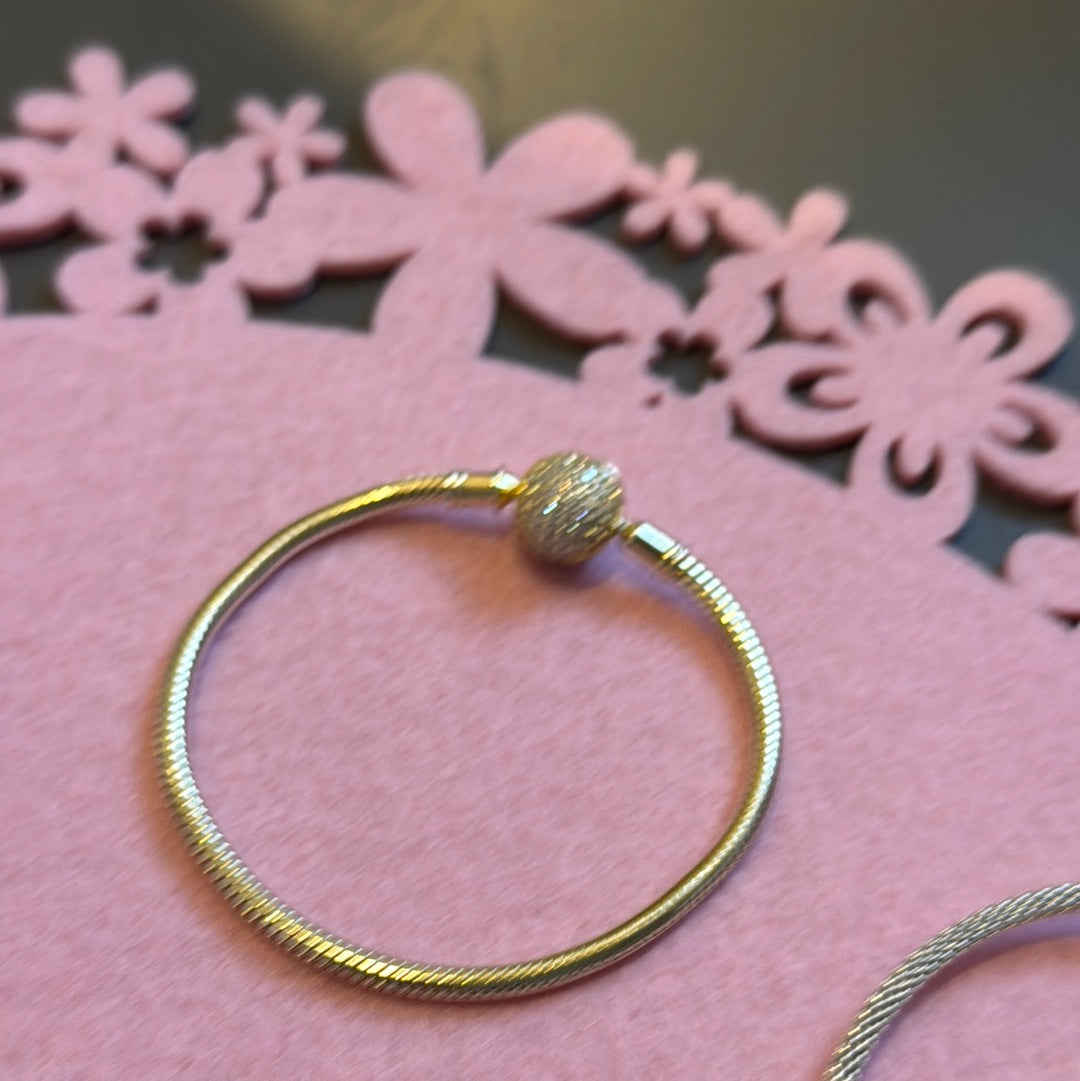 Genuine Gnoce Charm Gold Colour Pave Clasp Snake Chain Bracelet Size 18cm