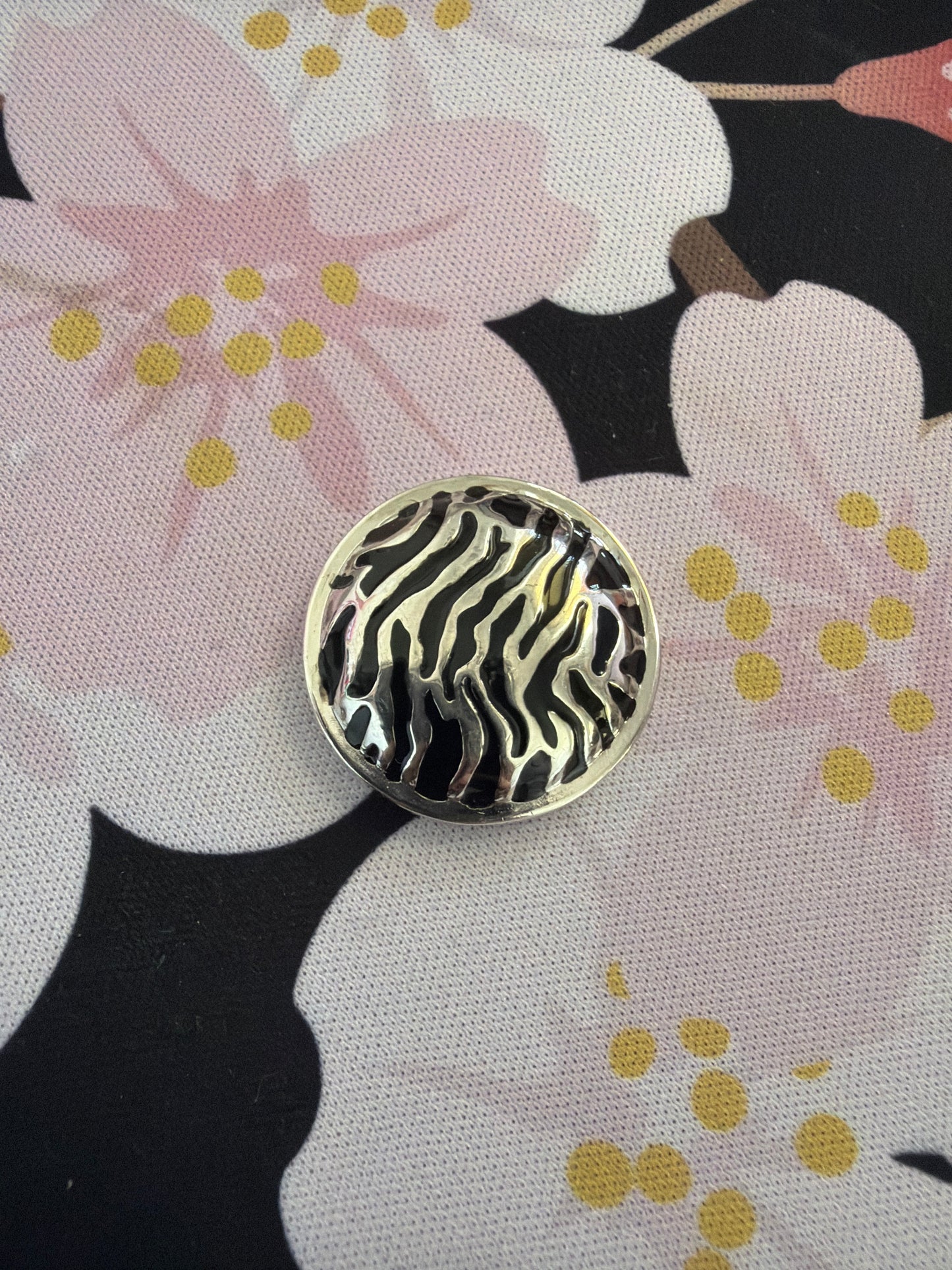 Genuine Hot Diamond Emozioni Openwork Small Coin For the Coin Keeper Necklace Zebra Enamel