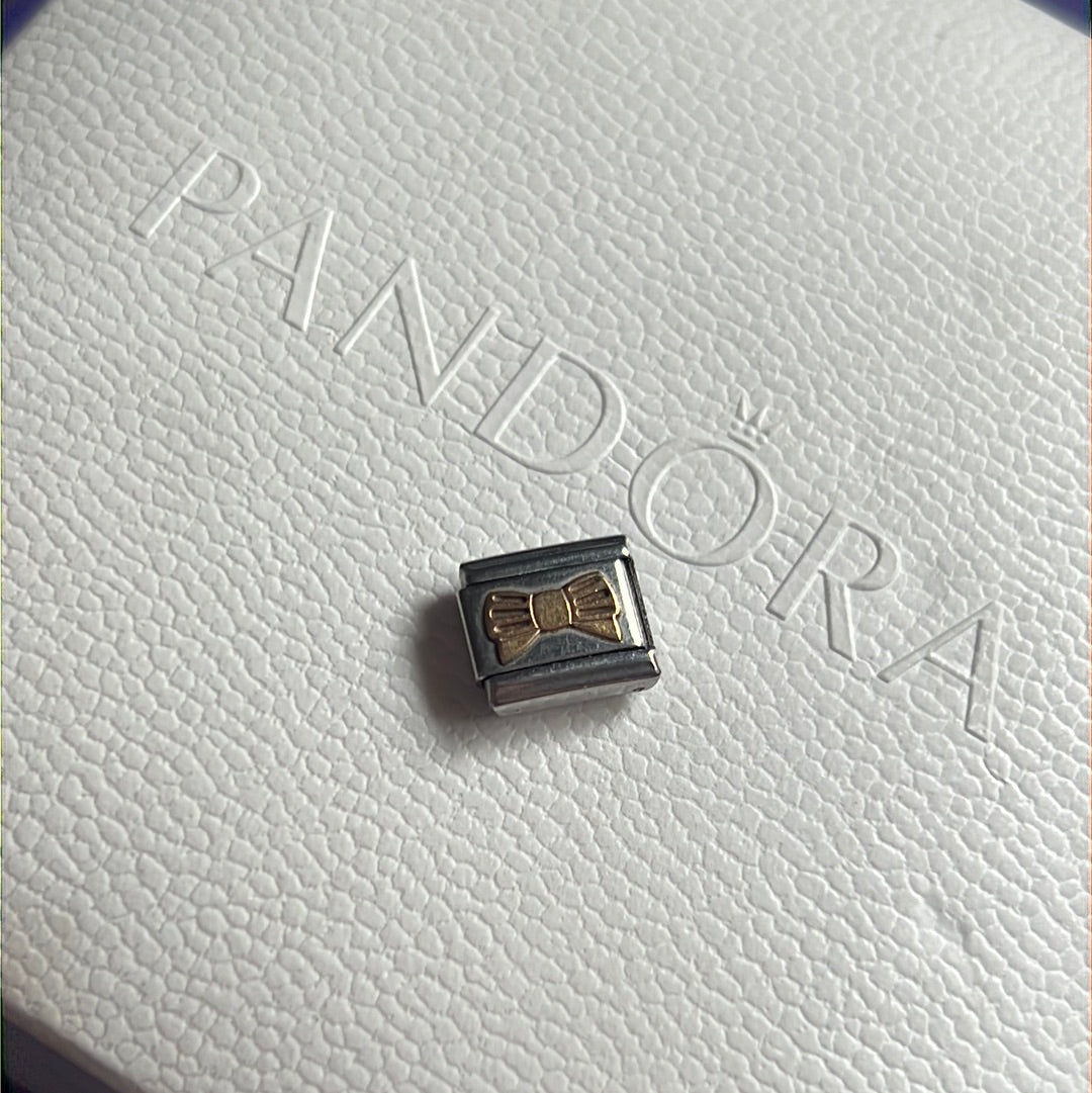 Genuine Nomination Gold and Enamel Bow Link Charm