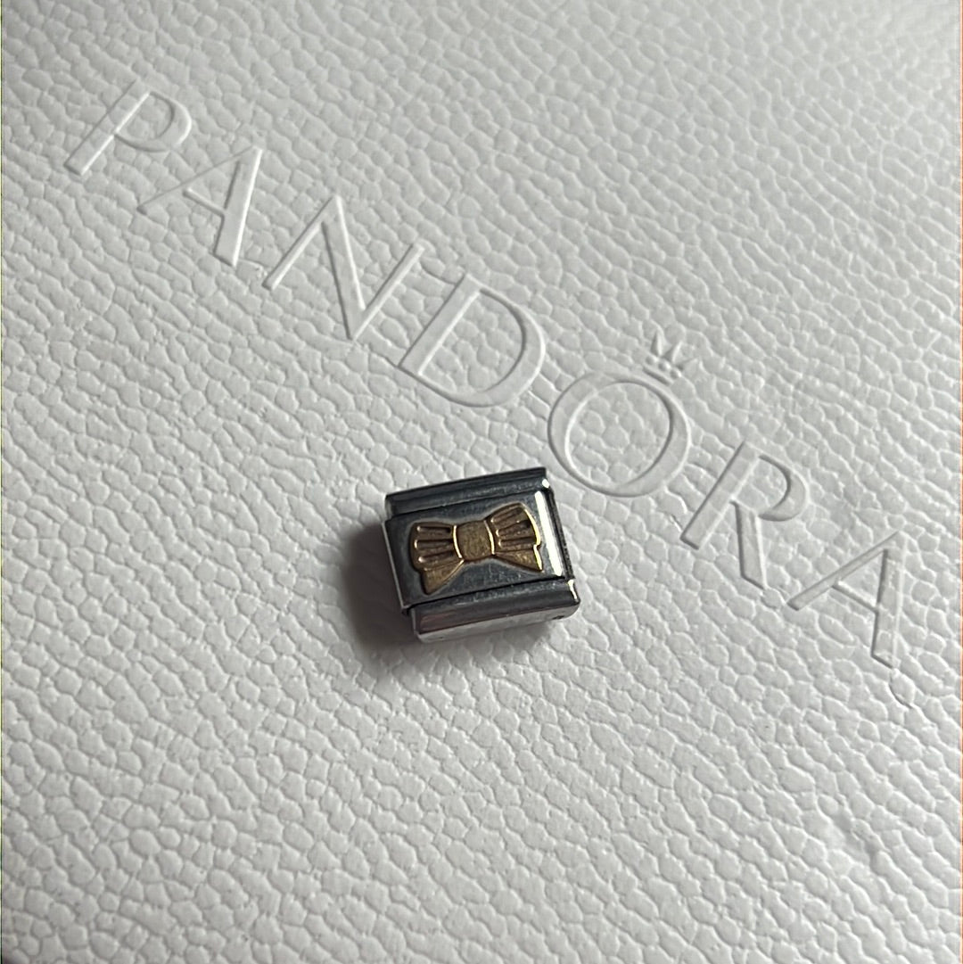 Genuine Nomination Gold and Enamel Bow Link Charm