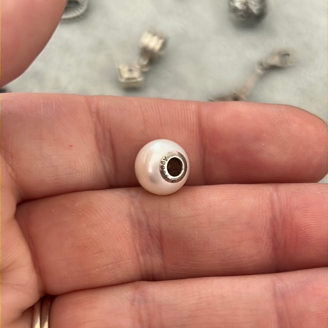 Genuine Thomas Sabo Karma White Pearl Charm