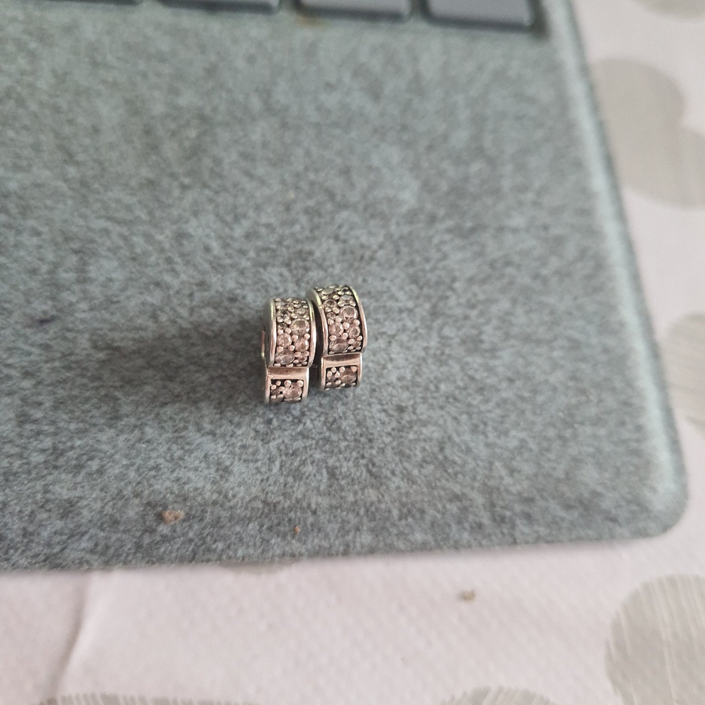 Genuine Pandora Arc of Love Clips Light Clear Stone Heart Shaped Silicone Clips