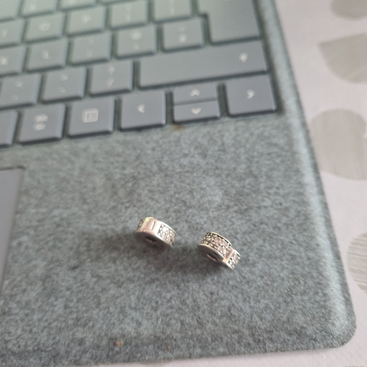 Genuine Pandora Arc of Love Clips Light Clear Stone Heart Shaped Silicone Clips