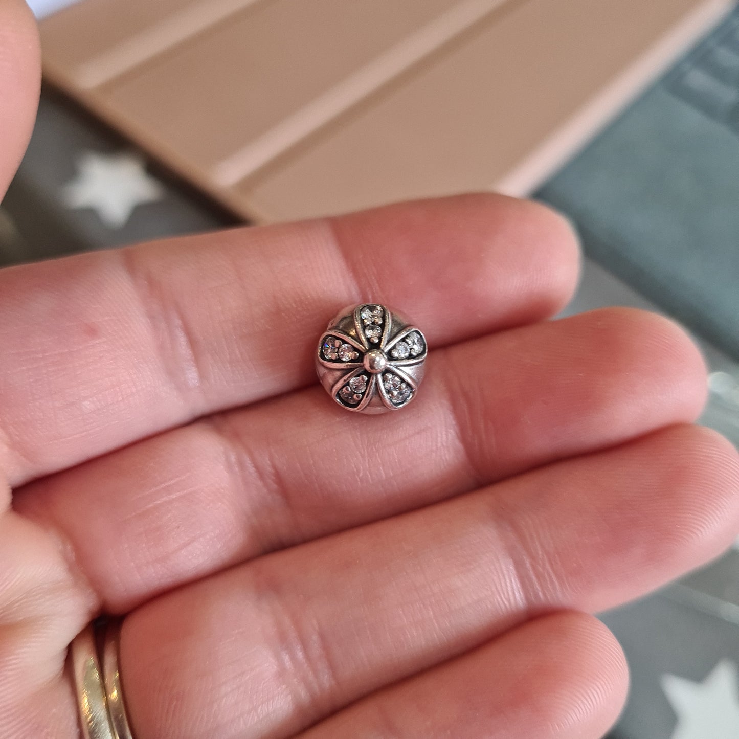 Genuine Pandora Pave Daisy Clips x1