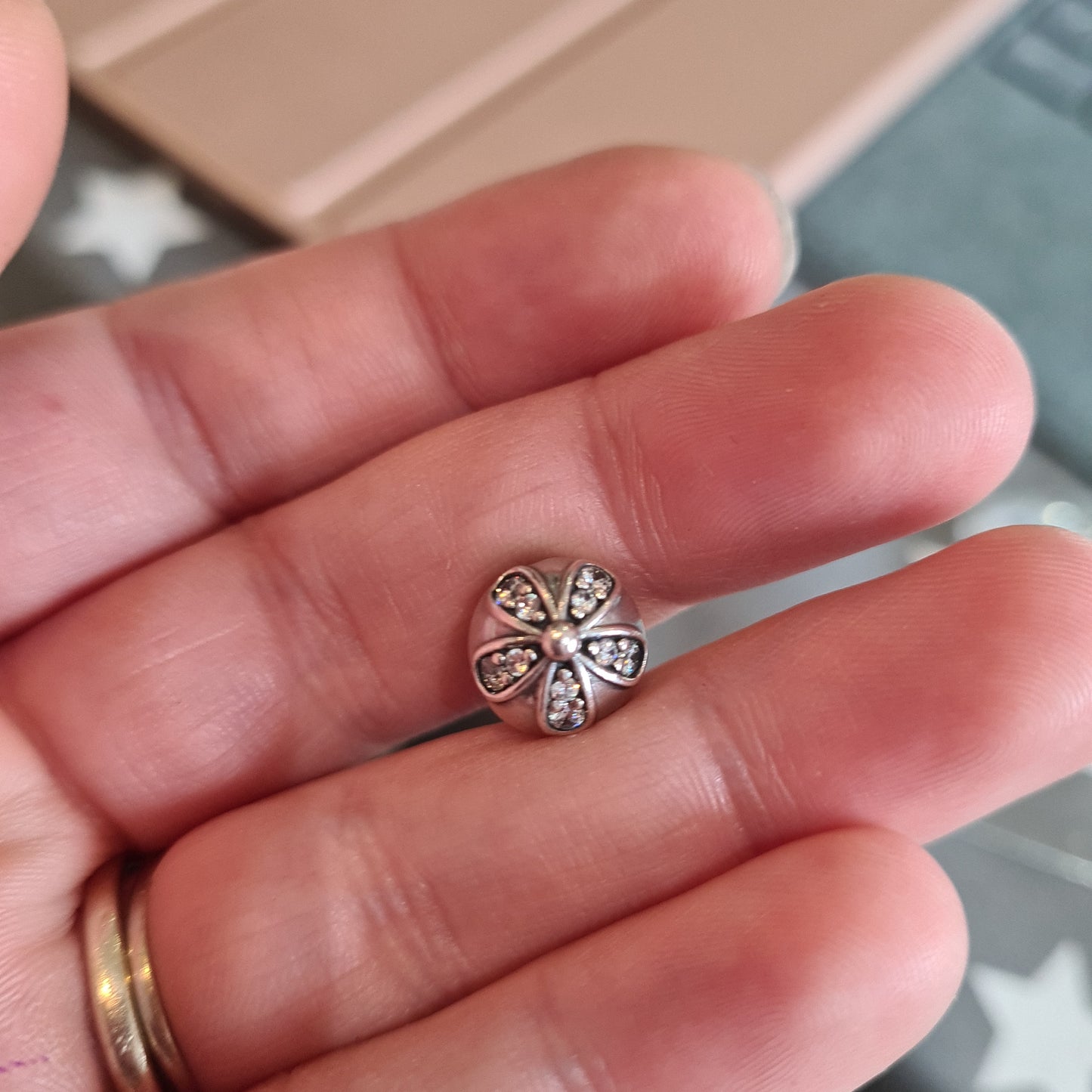Genuine Pandora Pave Daisy Clips x1