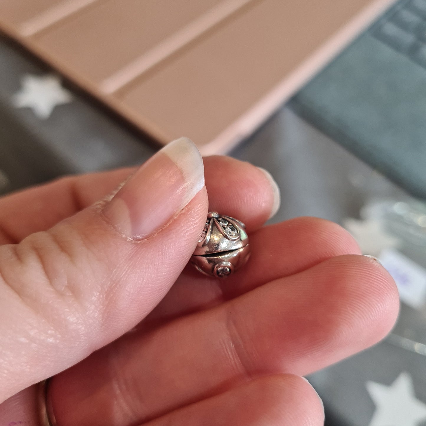 Genuine Pandora Pave Daisy Clips x1