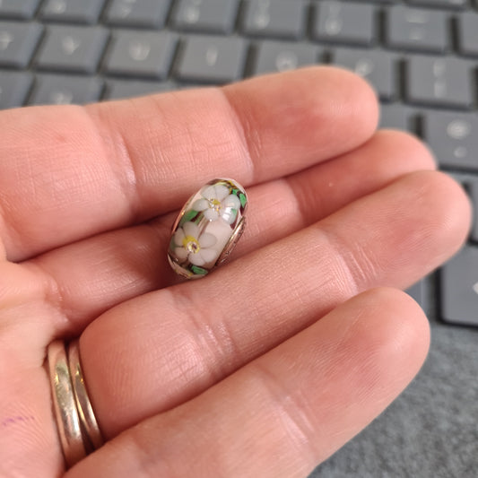 Genuine Pandora White and Yellow CZ Daisy Murano Glass Charm With Green Leaves