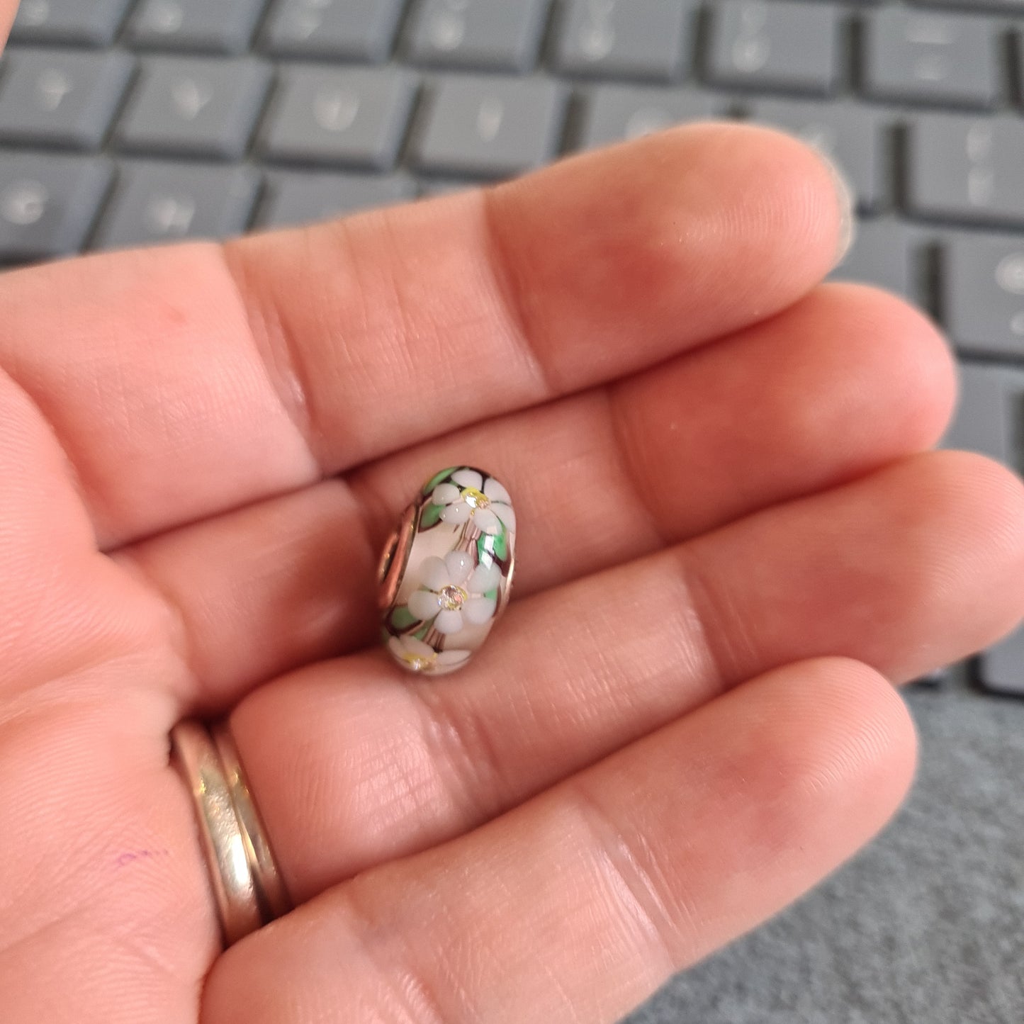 Genuine Pandora White and Yellow CZ Daisy Murano Glass Charm With Green Leaves