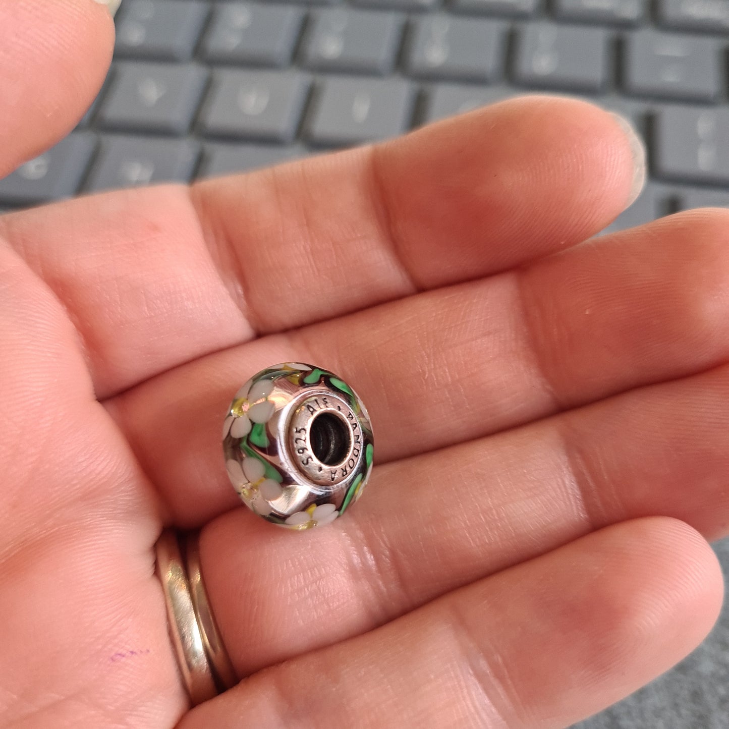 Genuine Pandora White and Yellow CZ Daisy Murano Glass Charm With Green Leaves