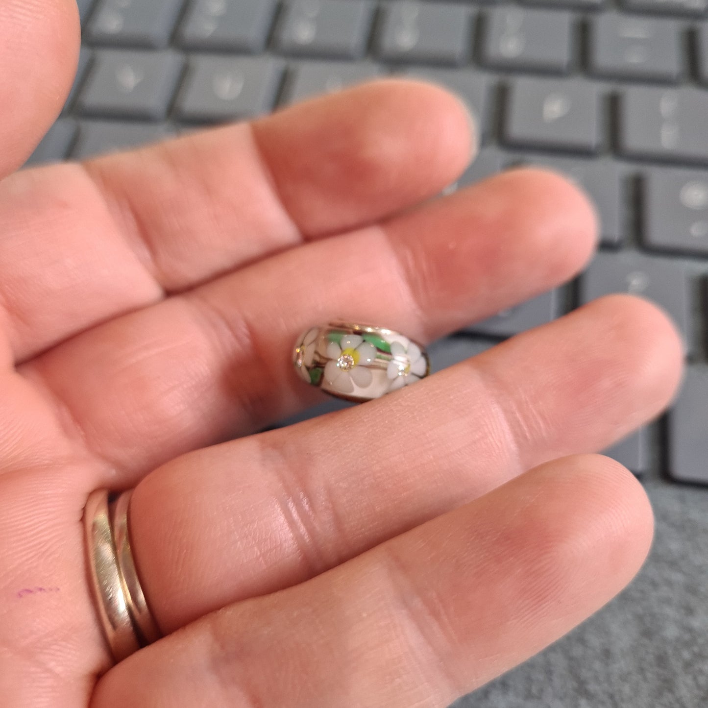 Genuine Pandora White and Yellow CZ Daisy Murano Glass Charm With Green Leaves