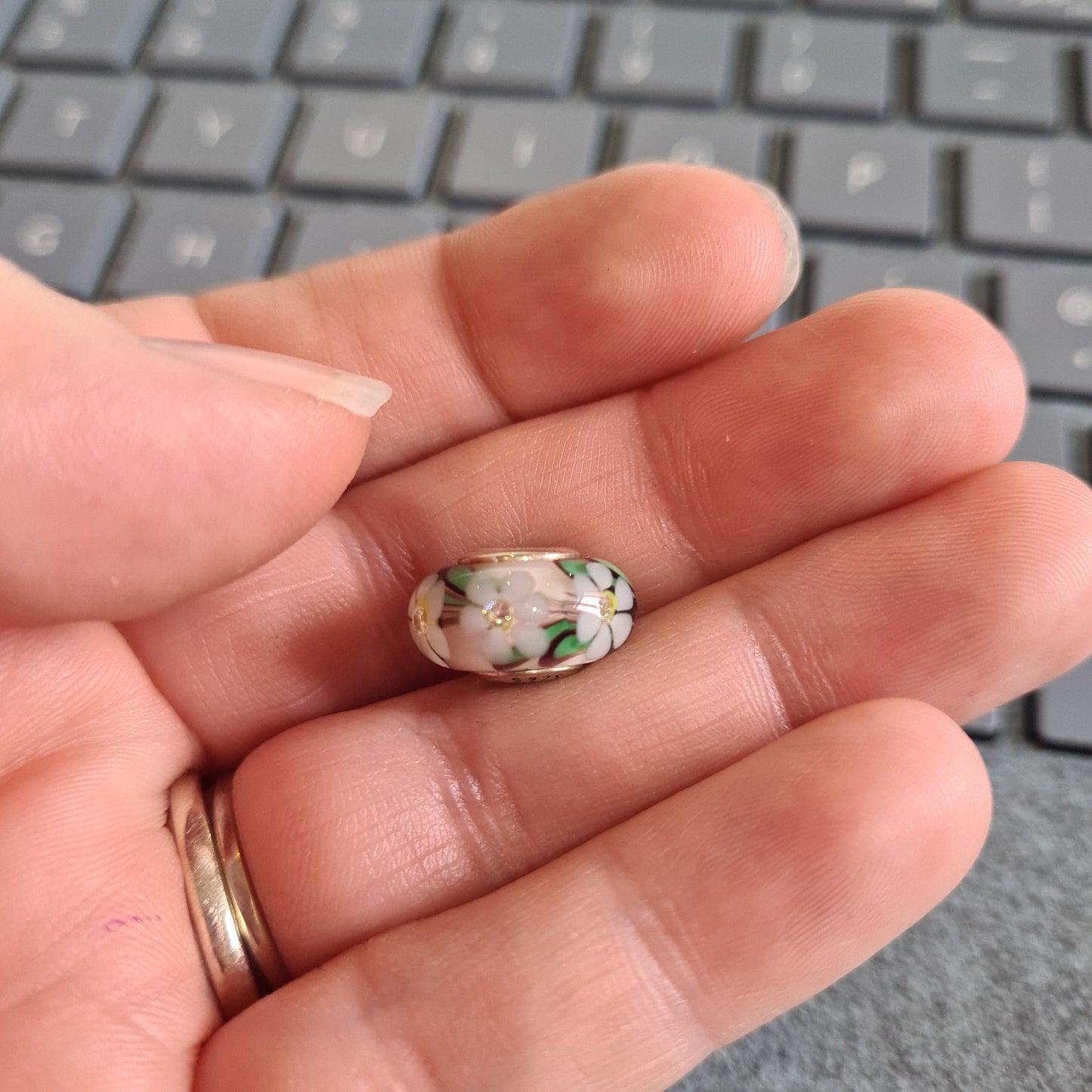 Genuine Pandora White and Yellow CZ Daisy Murano Glass Charm With Green Leaves