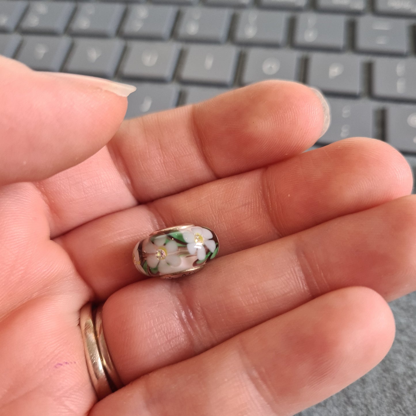 Genuine Pandora White and Yellow CZ Daisy Murano Glass Charm With Green Leaves