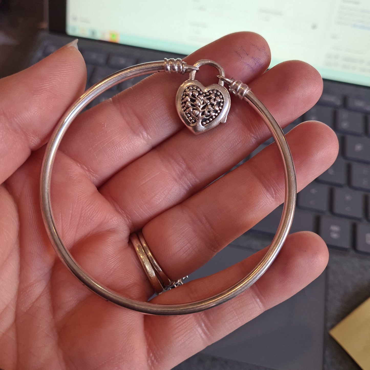 Genuine Pandora Pave Family Tree Heart Clasp Bangle 17cm BEAUTIFUL