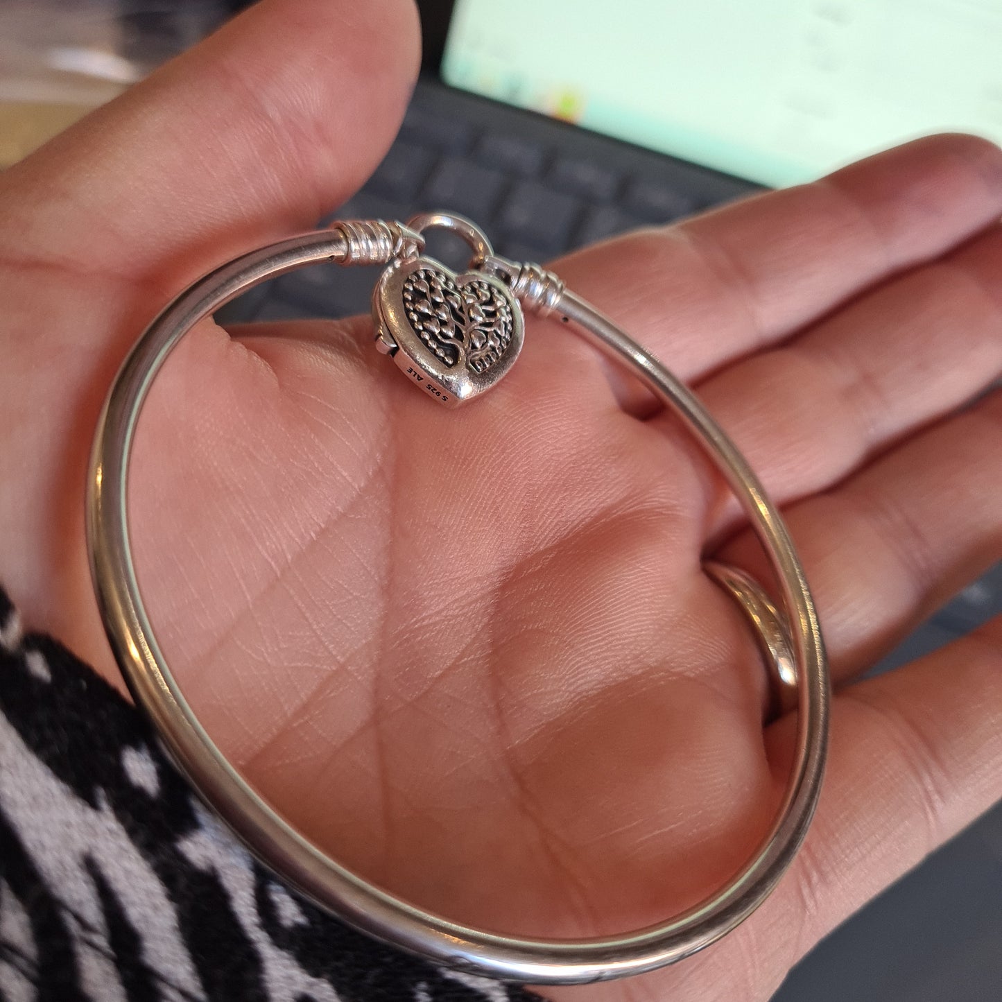 Genuine Pandora Pave Family Tree Heart Clasp Bangle 17cm BEAUTIFUL