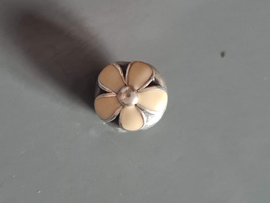 Genuine Pandora Cream or White Daisy Clip