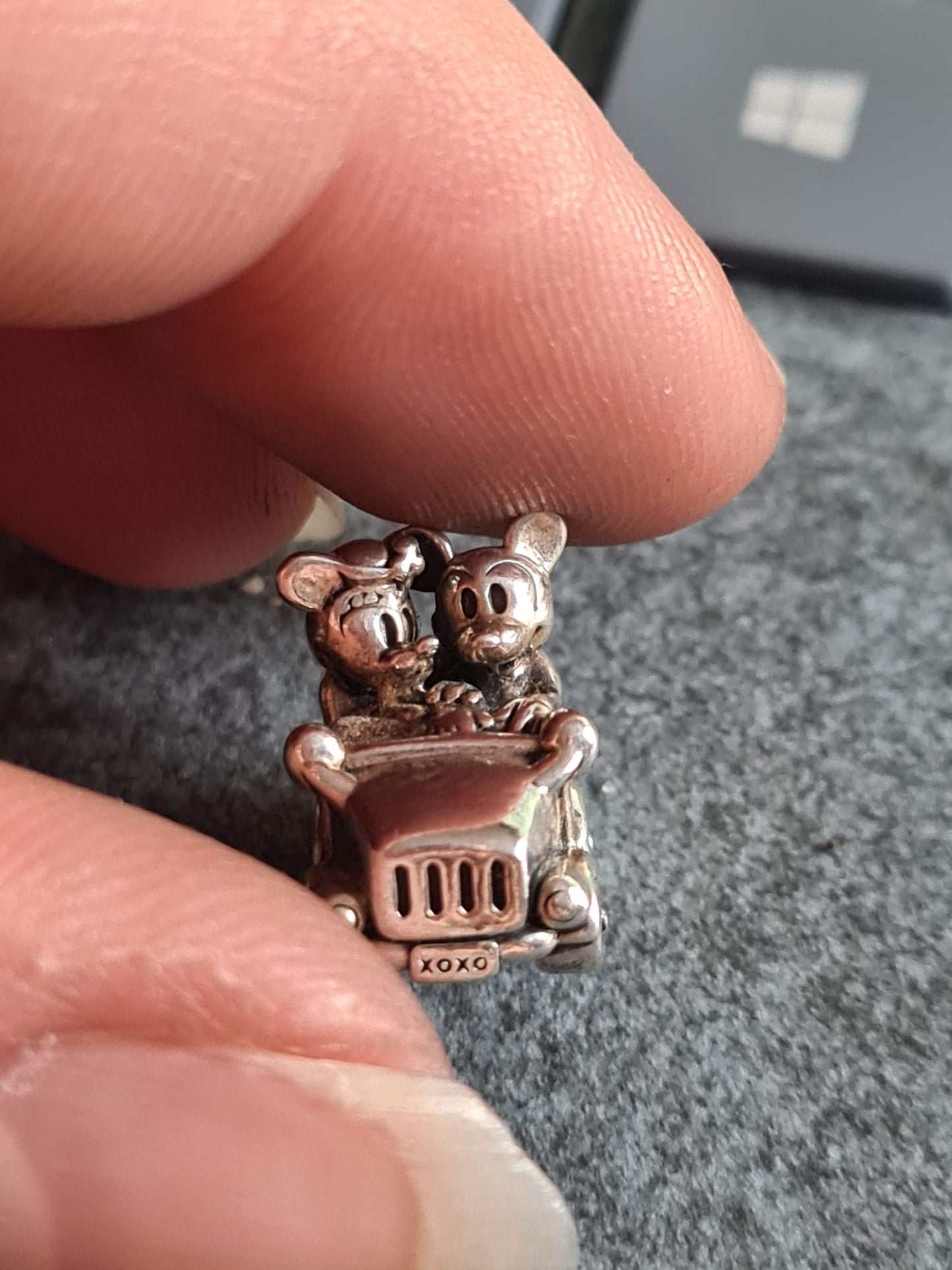 Genuine Pandora Minnie And Mickey Mouse In A Car Disney Charm genuine-pandora-minnie-and-mickey-mouse-in-a-car-disney-charm