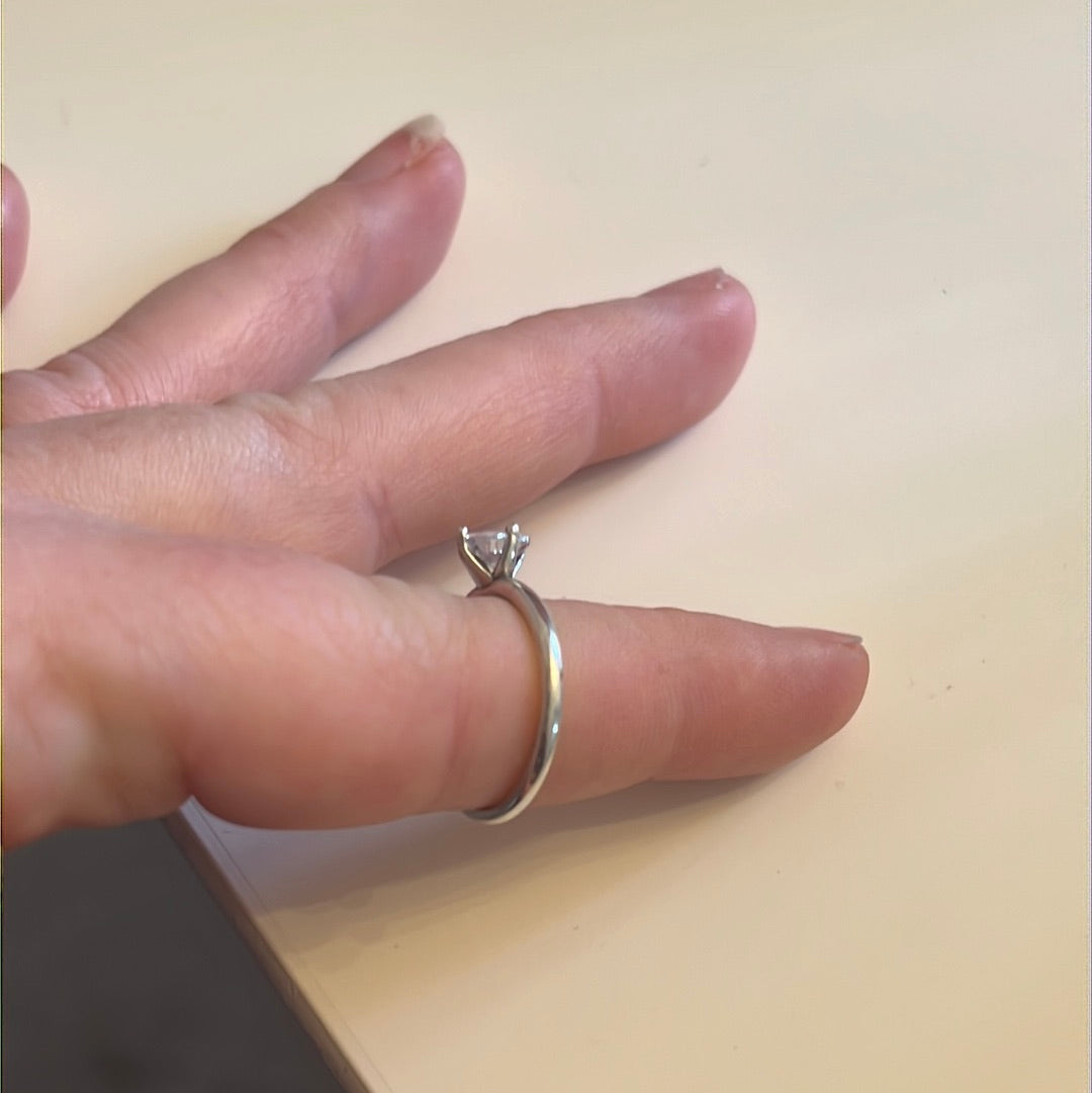 Genuine Pandora Clear Sparkling Heart Solitaire Ring 52