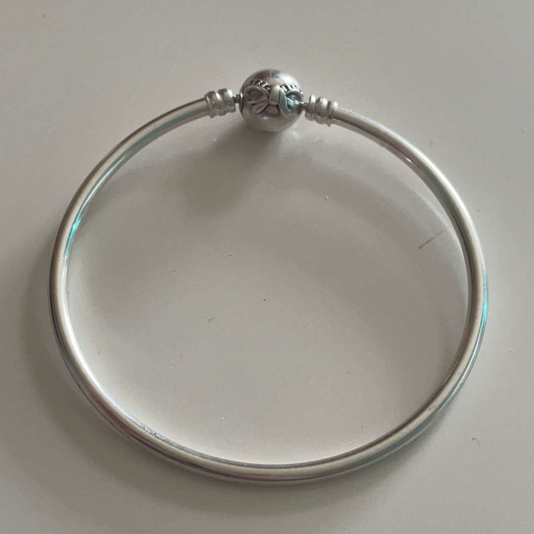 Genuine Pandora Dainty Pave Bow Bangle Size 17cm