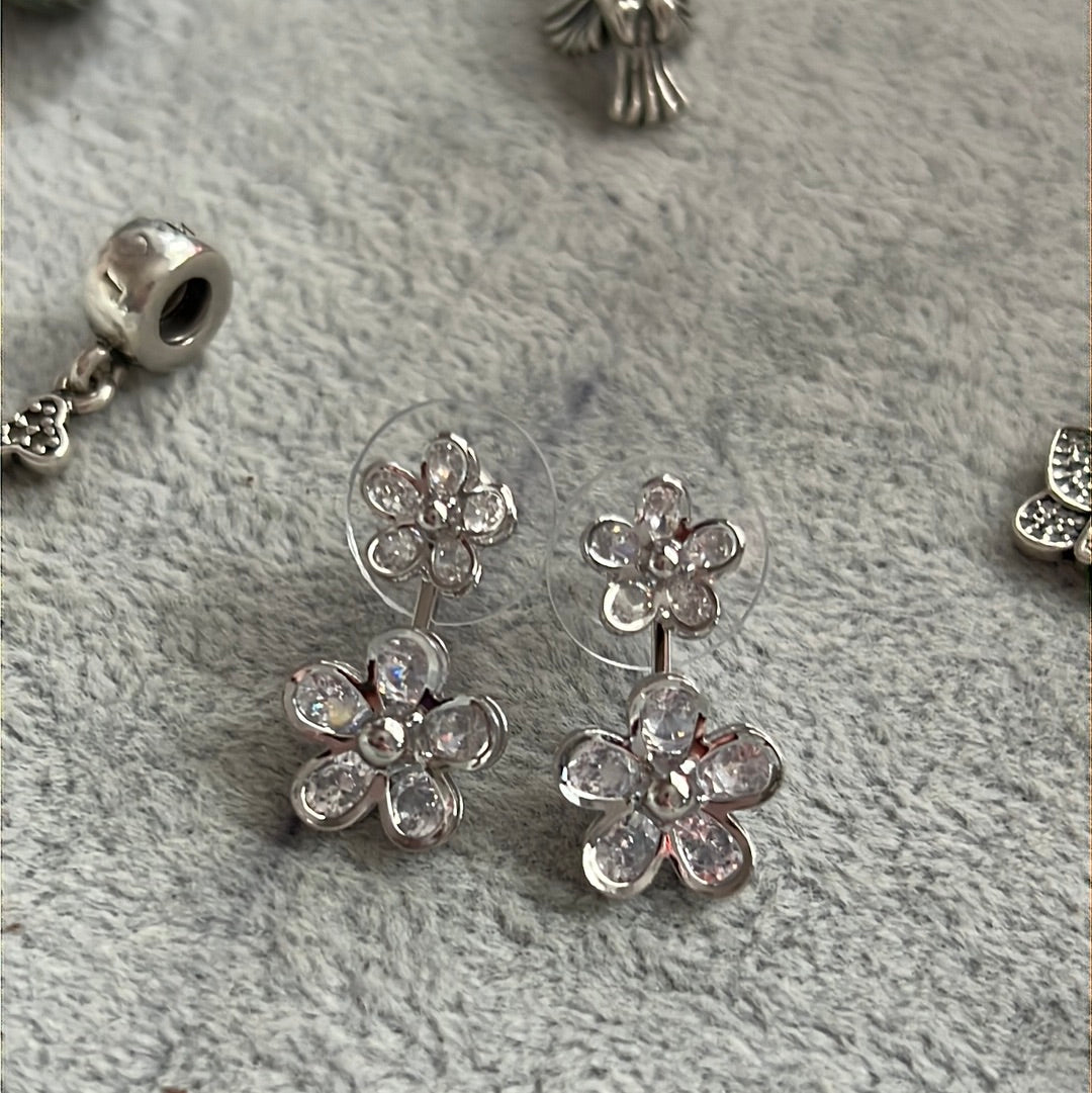 Brand New Sterling Silver Posts 2 Daisy Dangle Flower Earrings Beautiful!