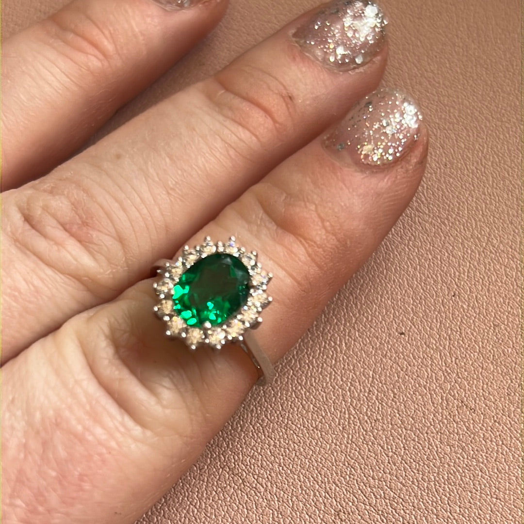 Unbranded But Beautiful Green Pave Stone Ring 52