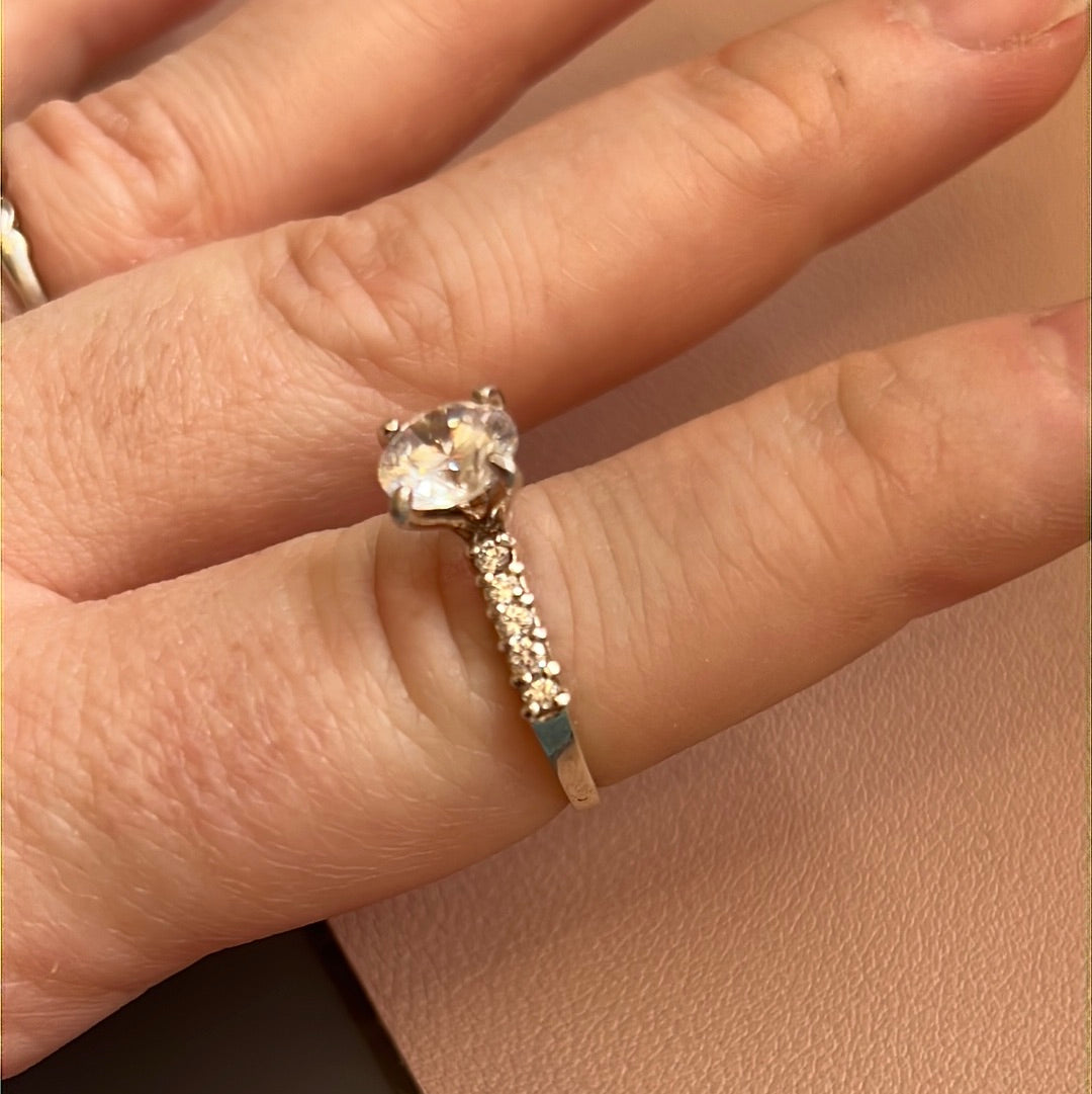 Sterling Silver Ring Beautiful Raised Clear Circle CZ With Clear Square Stoned Band 56