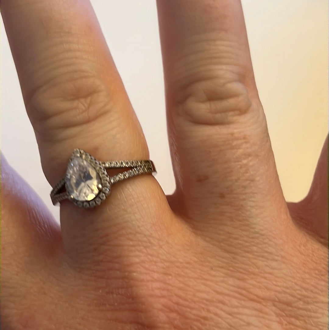 Sterling Silver Ring CZ Teardrop Ring Size 58 Small DEFECT