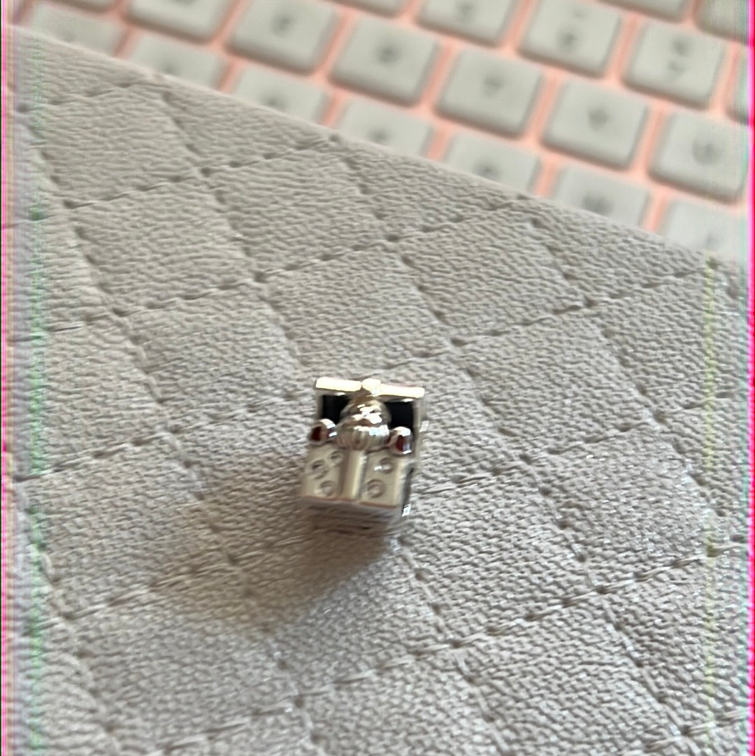 Genuine Pandora Christmas Enamel Santa in a Pave Present Brand New