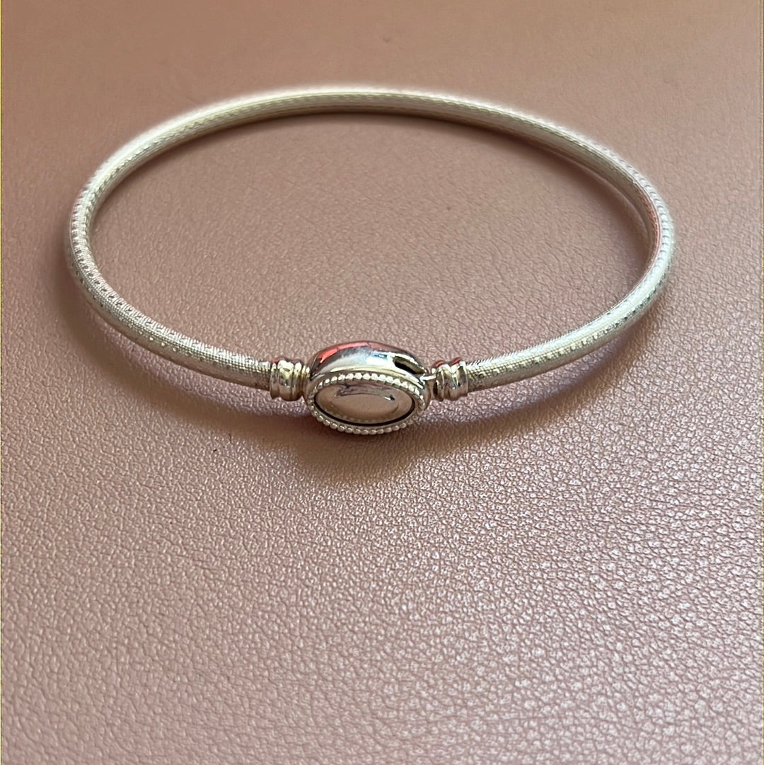 Genuine Chamilia Oval Touch Bright Grain Texture Solid Silver Bangle Size 17cm