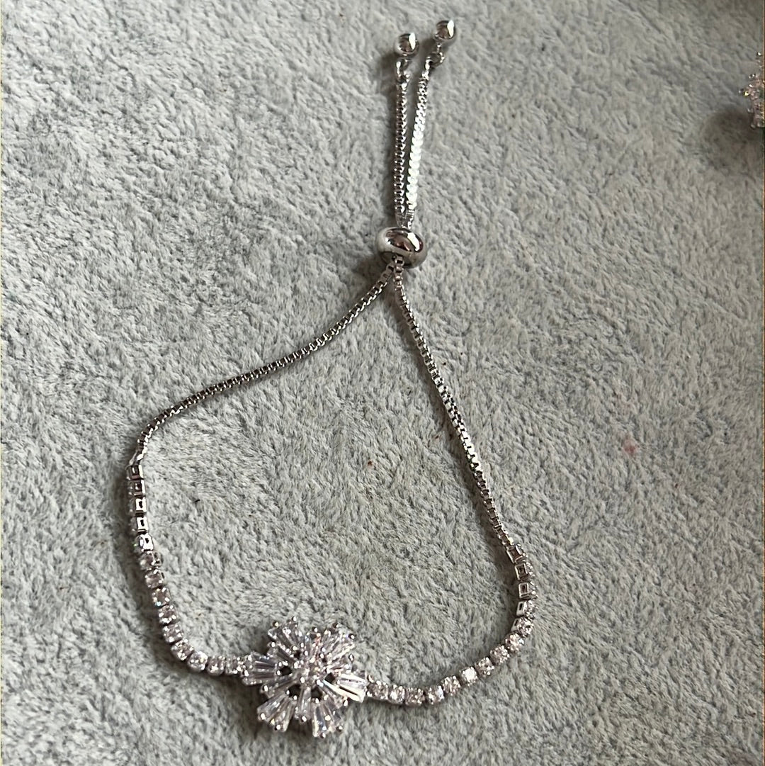 Brand New Sterling Silver Plated Flower CZ Slider Bracelet Adjustable