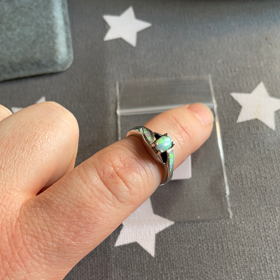 Unbranded But Beautiful Tiwsted Opal Ring in Size 52