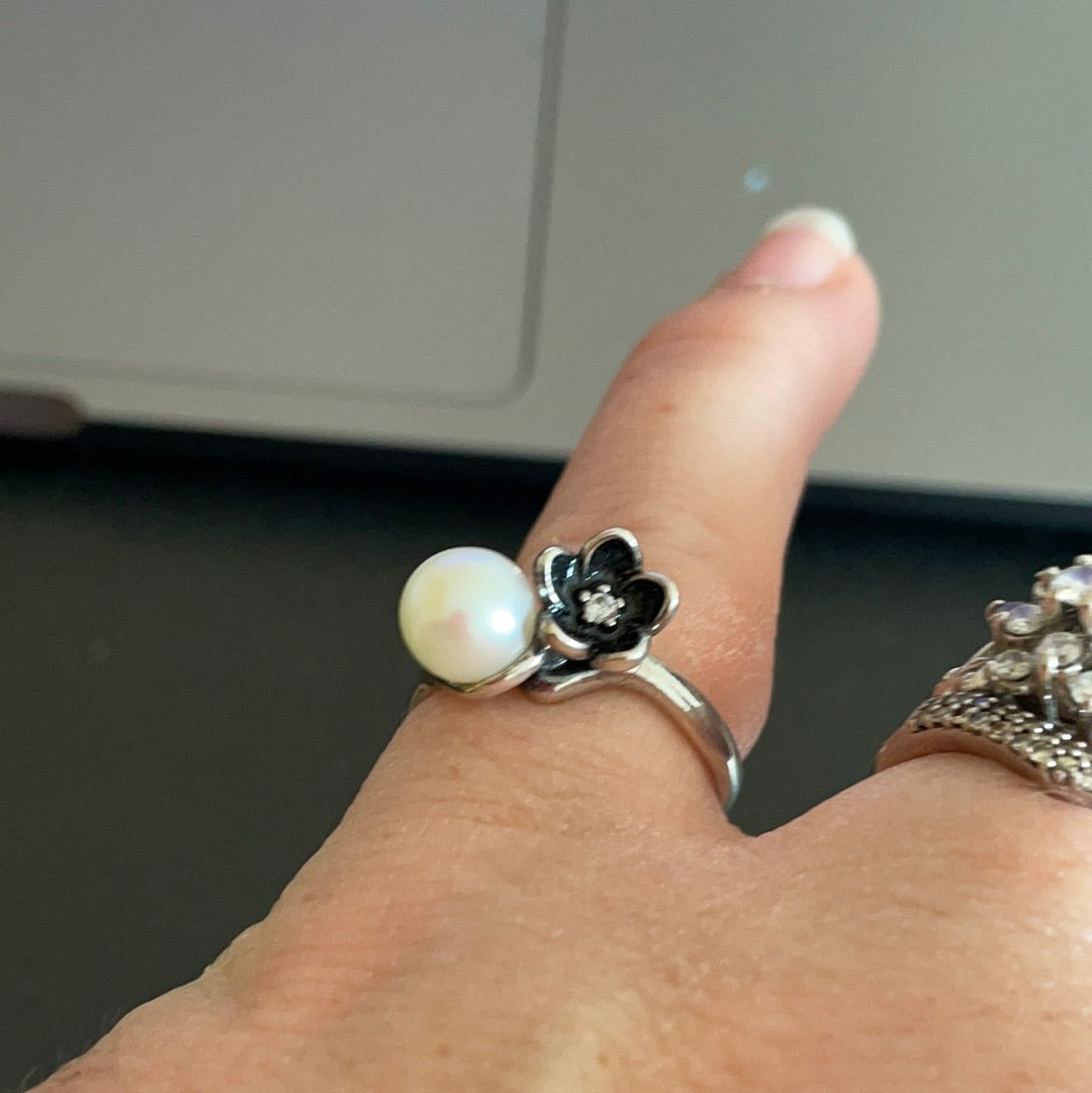 Genuine Pandora Black Flower Mystical Floral Collection Ring With Freshwater Pearl Size 50