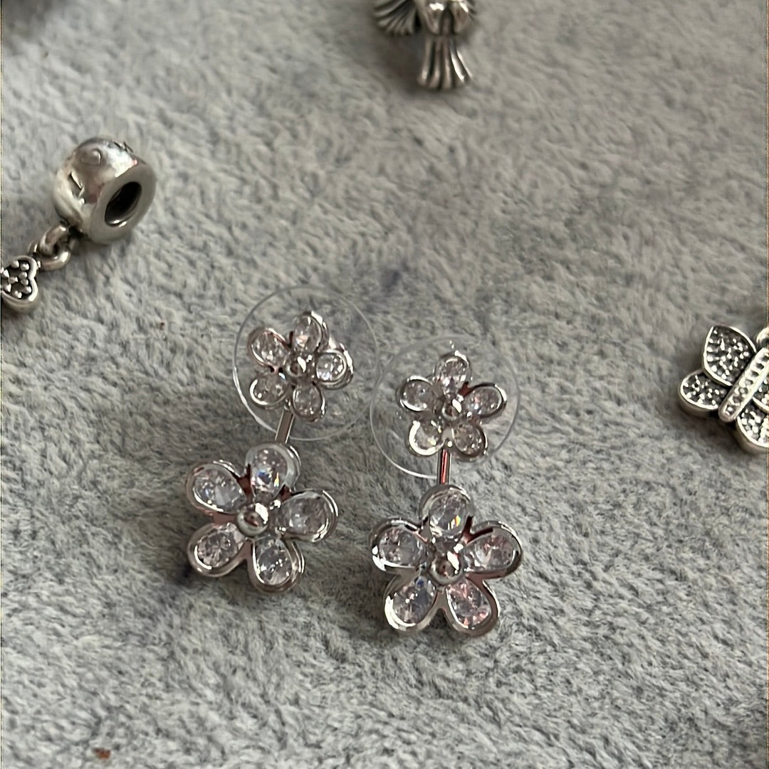 Brand New Sterling Silver Posts 2 Daisy Dangle Flower Earrings Beautiful!