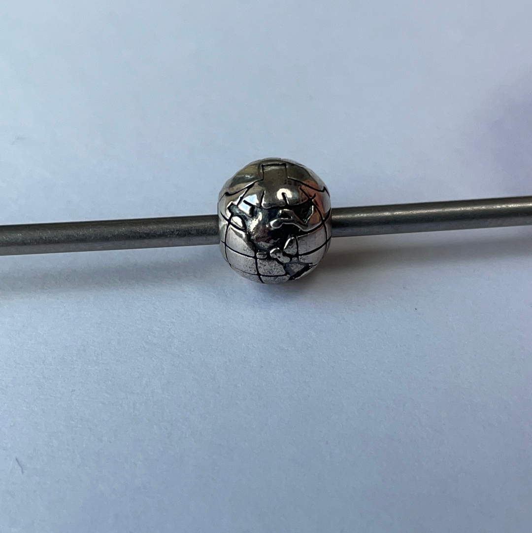 Genuine Pandora World / Earth Retired Clip