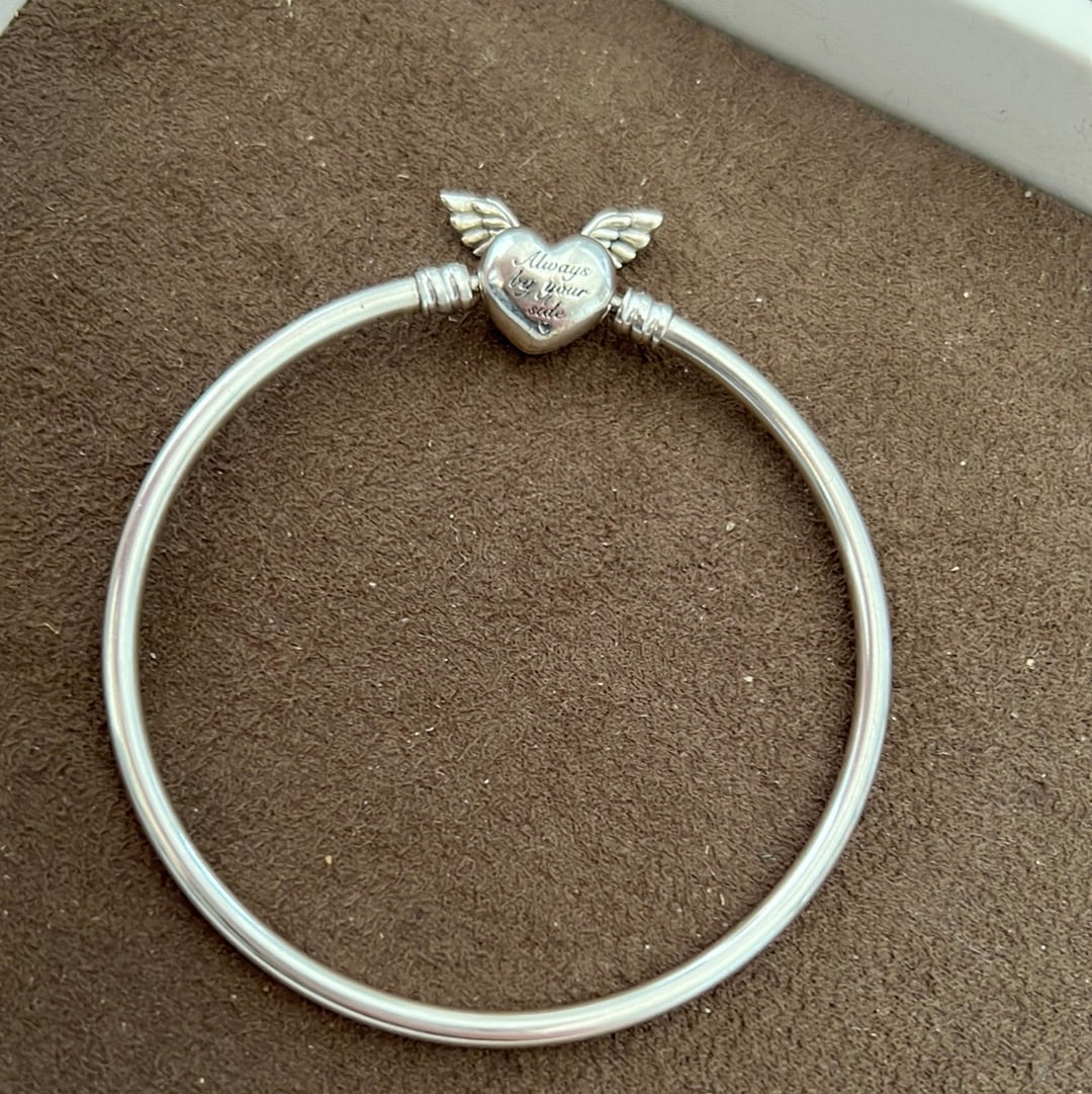 Genuine Pandora Moments Winged Hearts Clasp Bangle 19cm