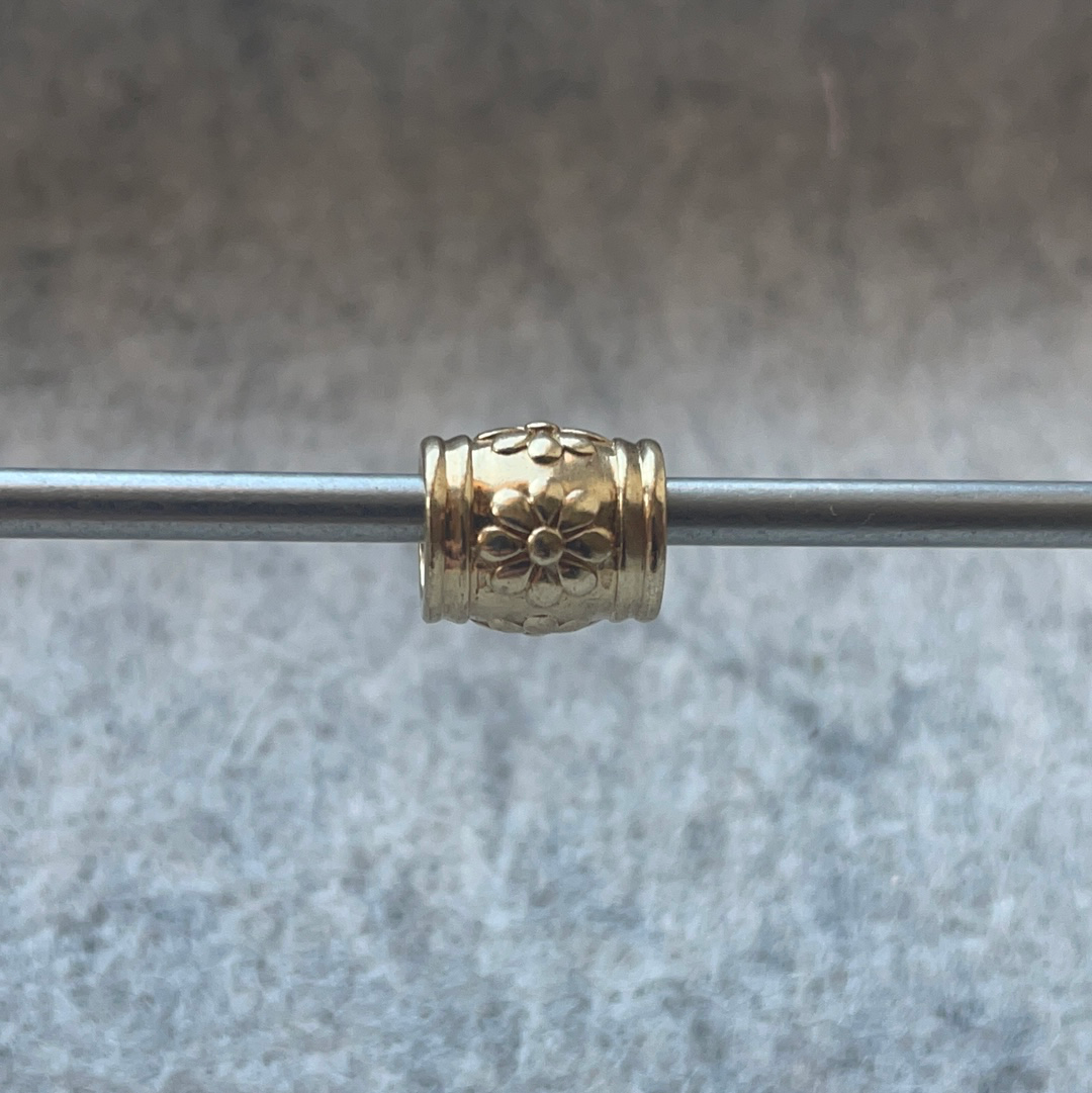 Solid Gold (9ct) unbranded Charm Barrel Floral Flowers Daisy