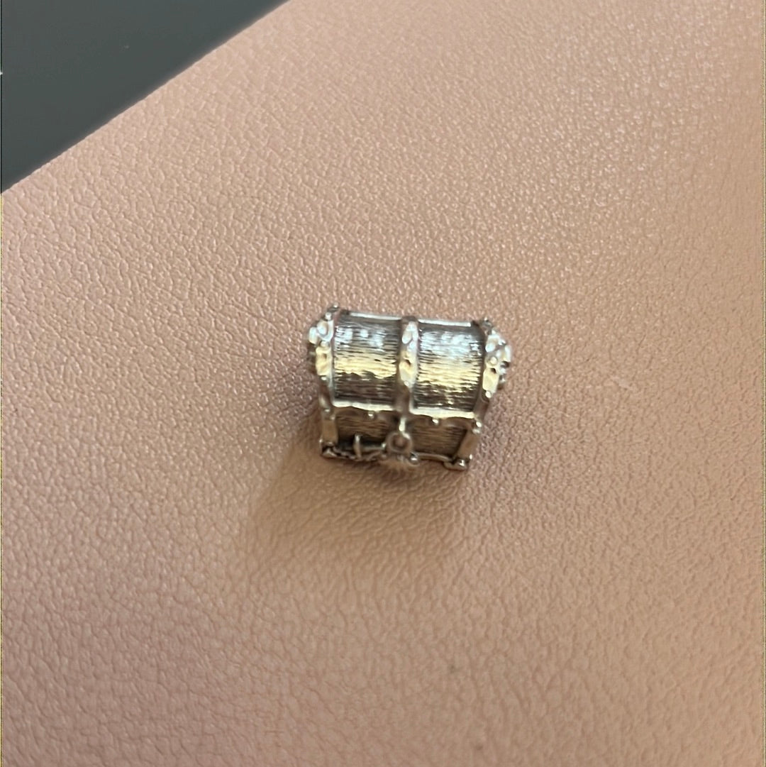 Genuine Pandora Openable Seashell Dessert Island Treasure Chest 2021