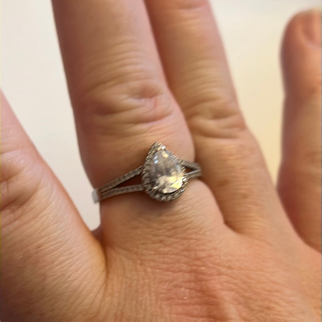 Sterling Silver Ring CZ Teardrop Ring Size 58 Small DEFECT