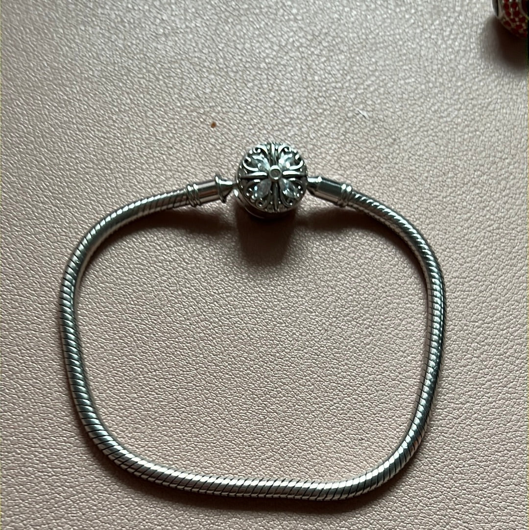 Genuine Gnoce Flower Four Leafed Clover Clasp Bracelet Size 18cm